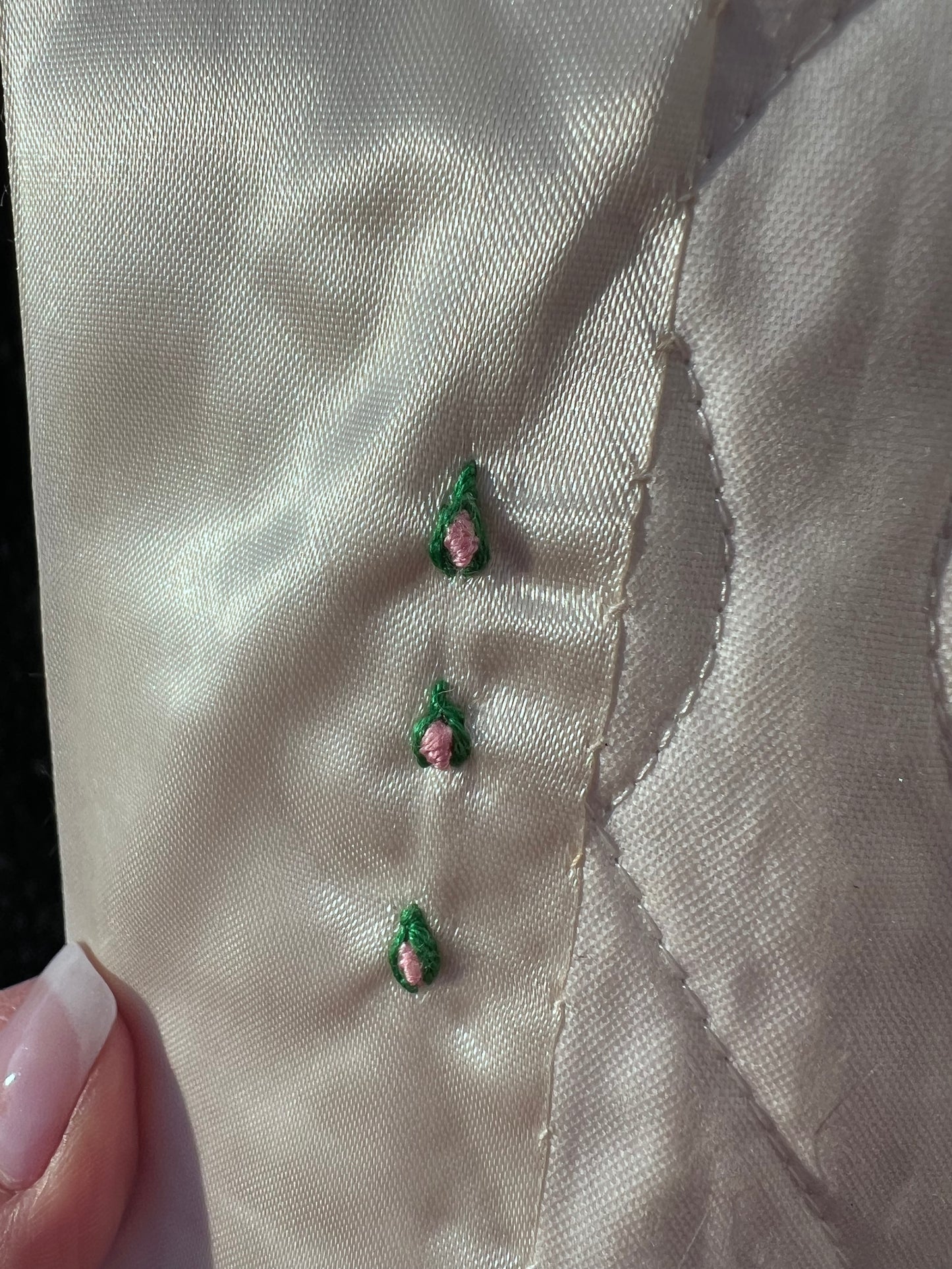 Kitten Cat Baby Crib Blanket, Fuzzy kitties with embroidered rose buds along the border