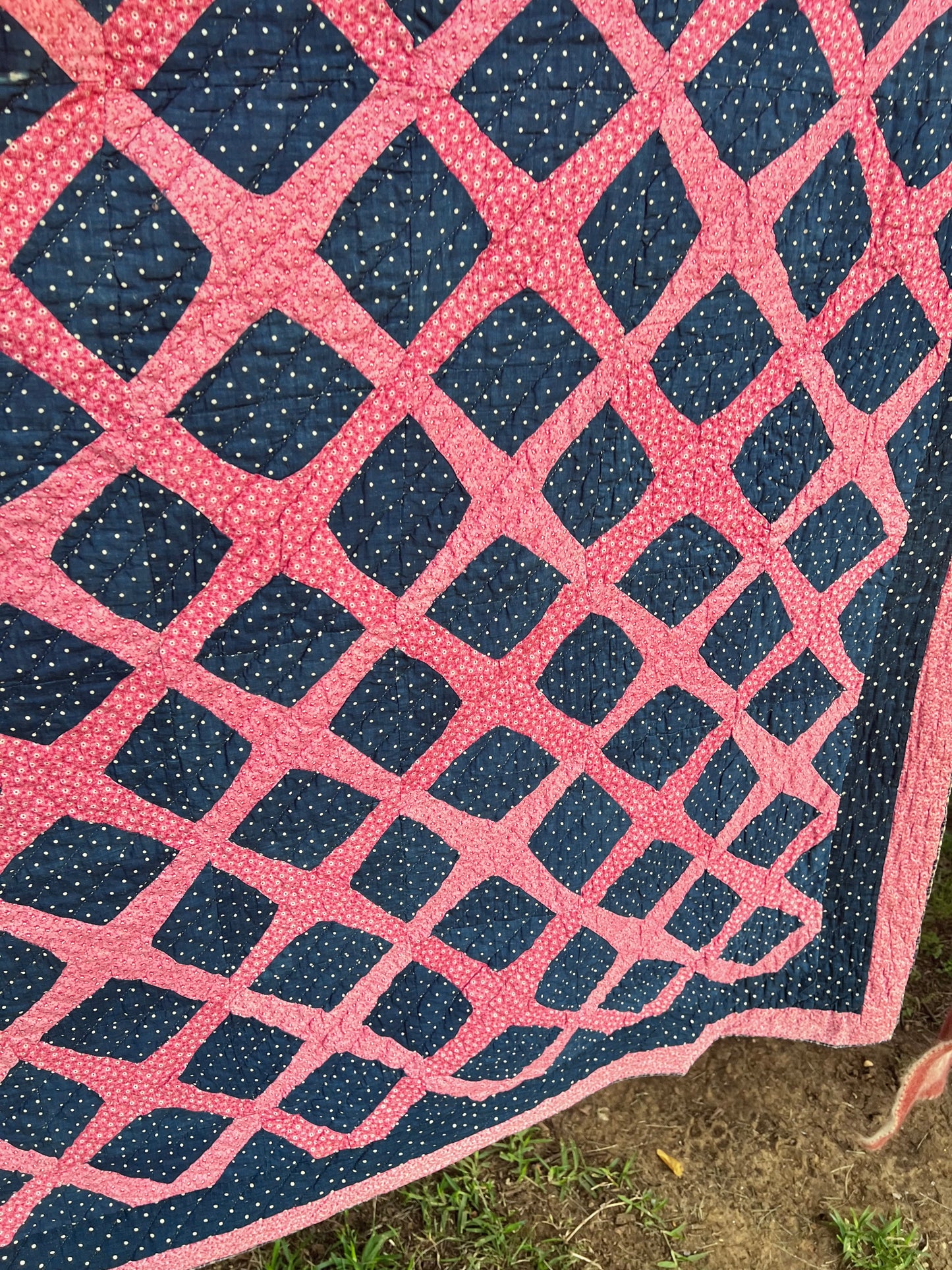 Graphic vintage quilt featuring a classic traditional pattern known as the Burgoyne Surrounded, Lattice, Trellis
