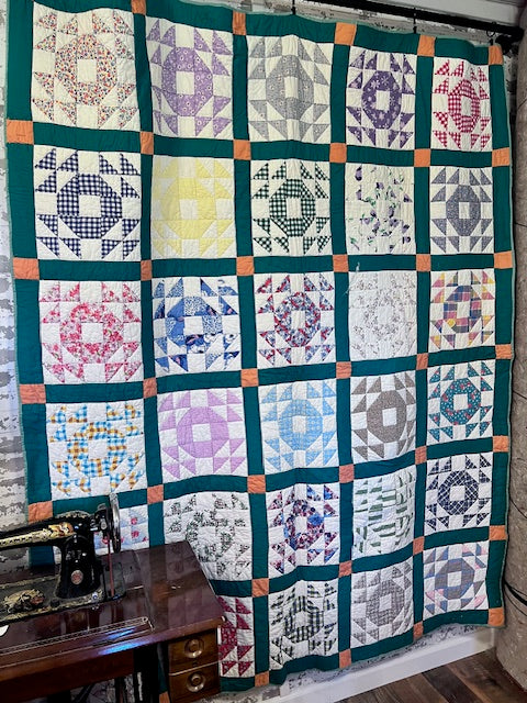 Exceptional Crown of Thorns Vintaege Antique Quilt