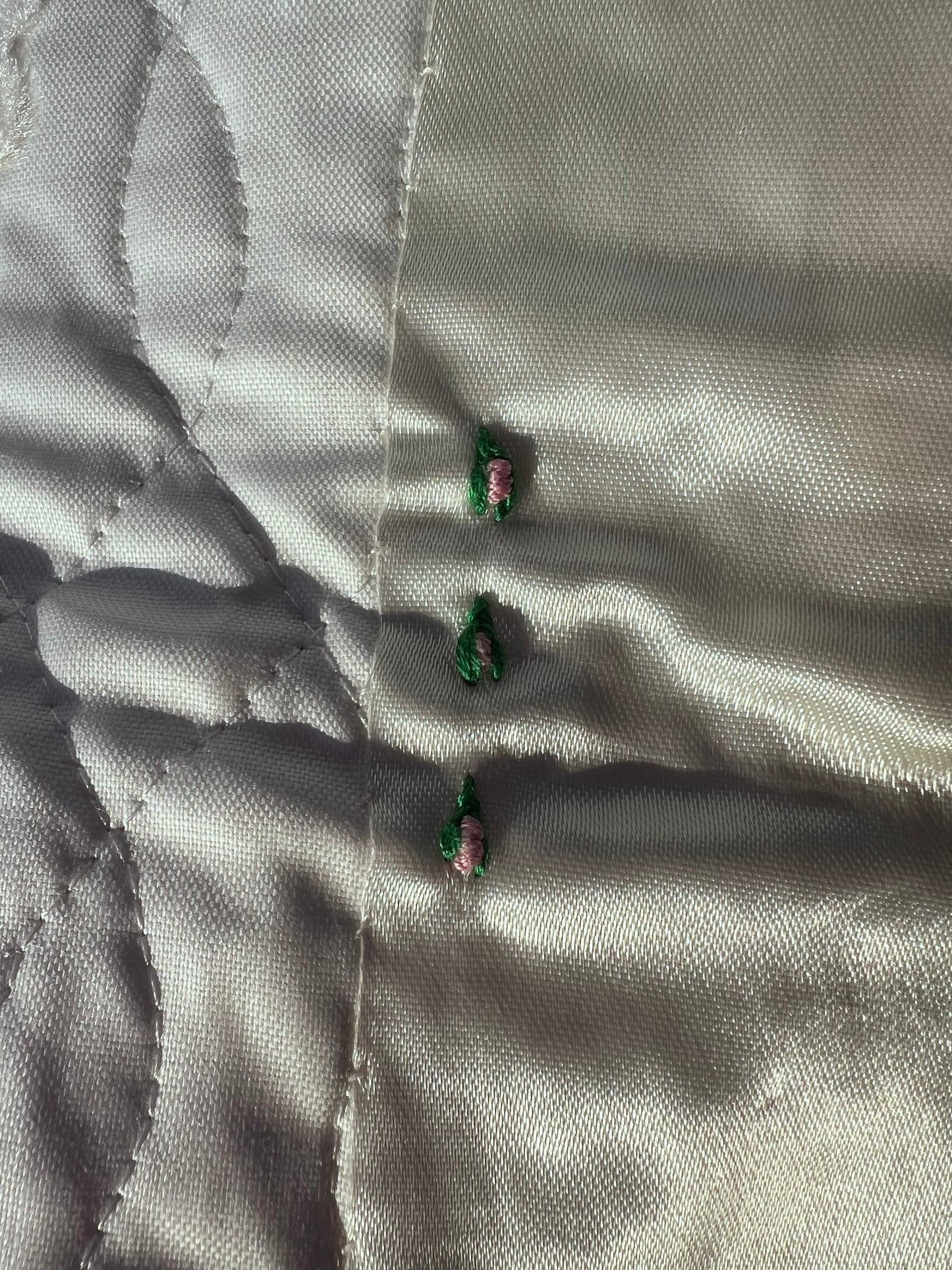 Kitten Cat Baby Crib Blanket, Fuzzy kitties with embroidered rose buds along the border