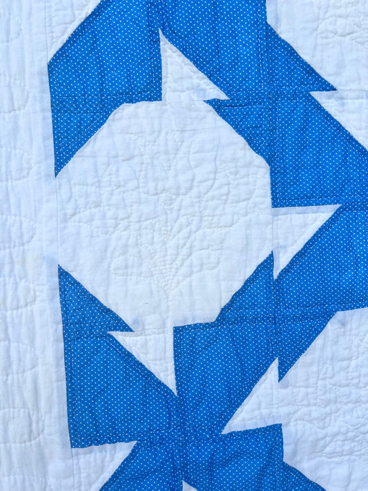 Blue & White twin size drunkards path with a sawtooth border has excellent hand quilting