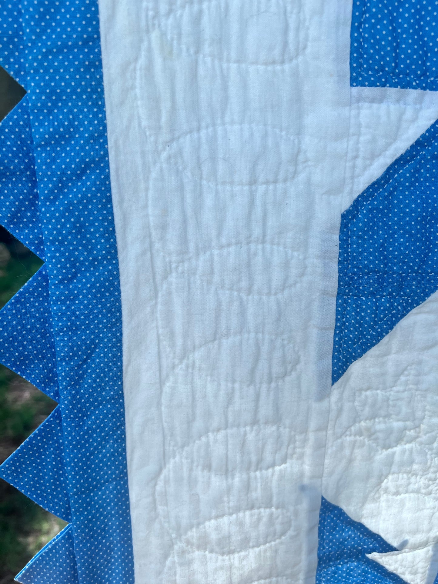 Blue & White twin size drunkards path with a sawtooth border has excellent hand quilting
