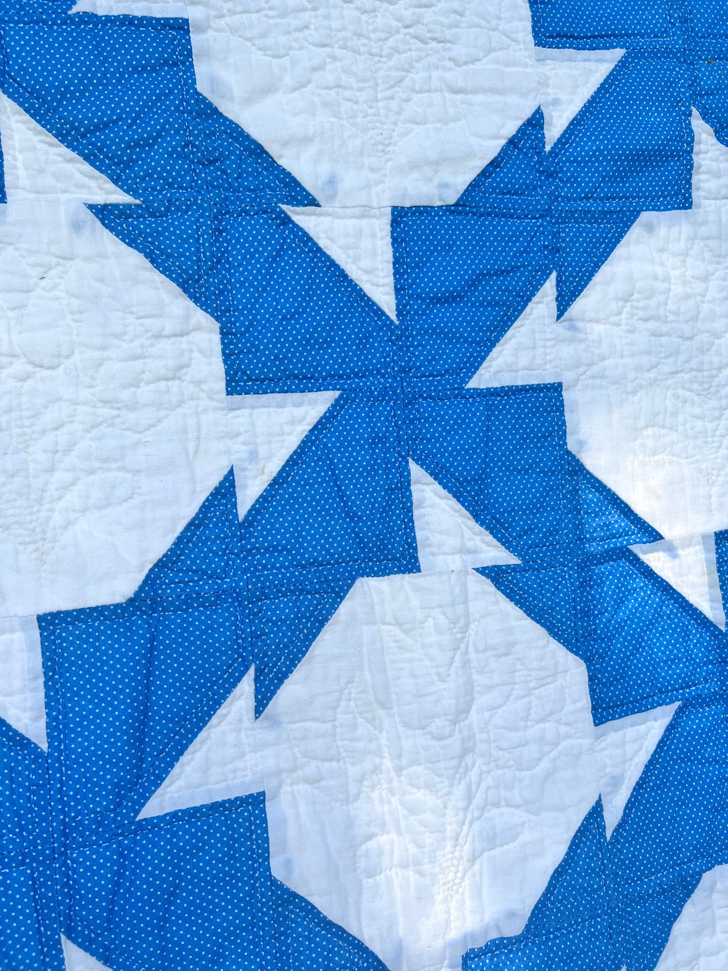 Blue & White twin size drunkards path with a sawtooth border has excellent hand quilting