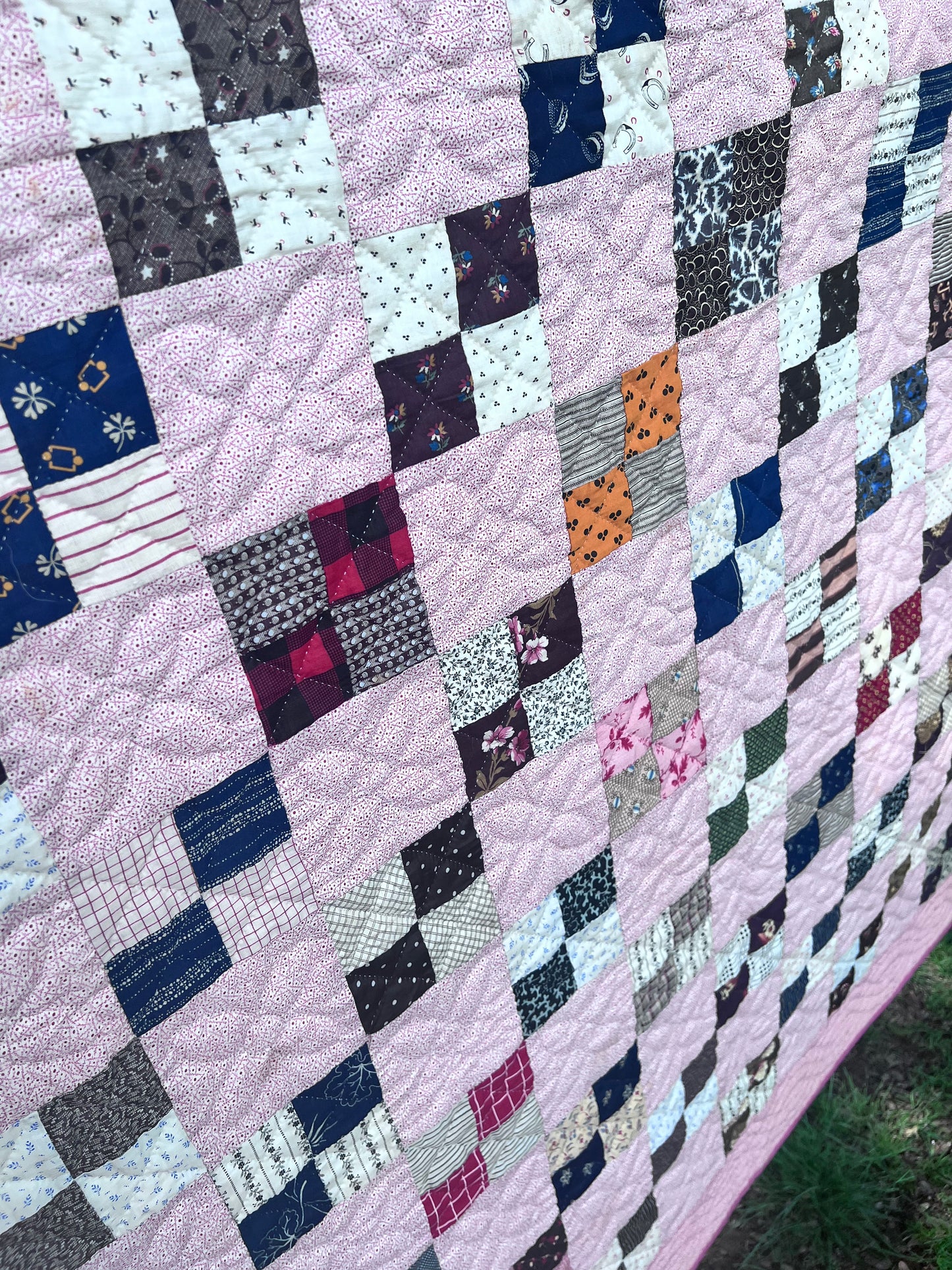 A simple yet memorizing patchwork postage stamp Vintage Quilt