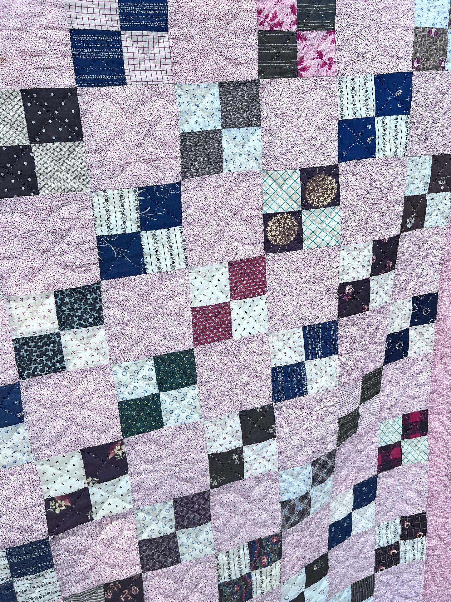 A simple yet memorizing patchwork postage stamp Vintage Quilt