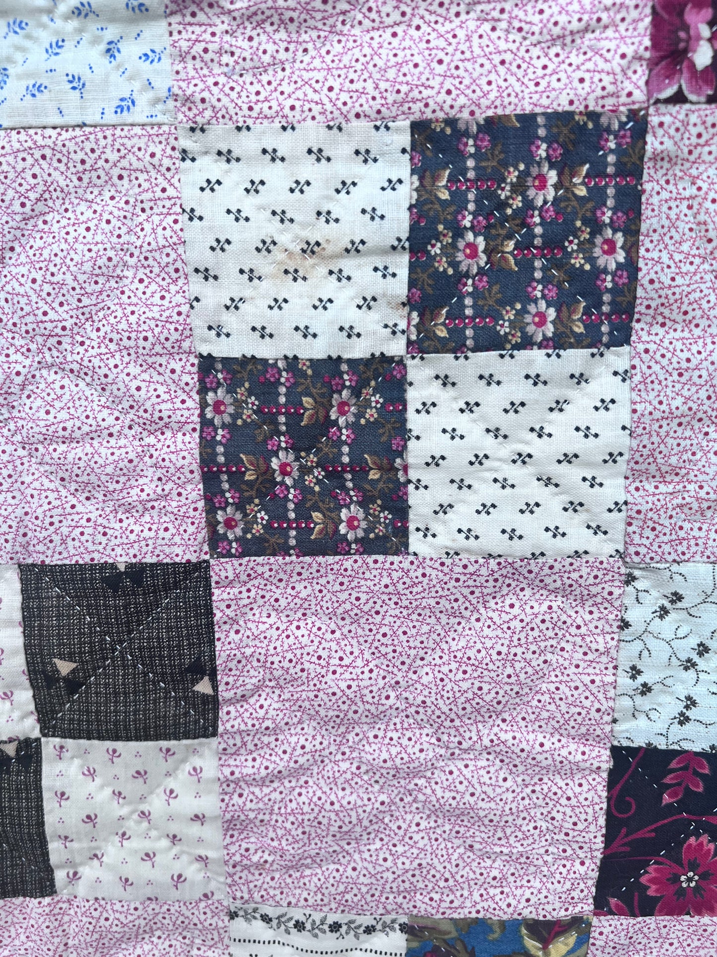 A simple yet memorizing patchwork postage stamp Vintage Quilt