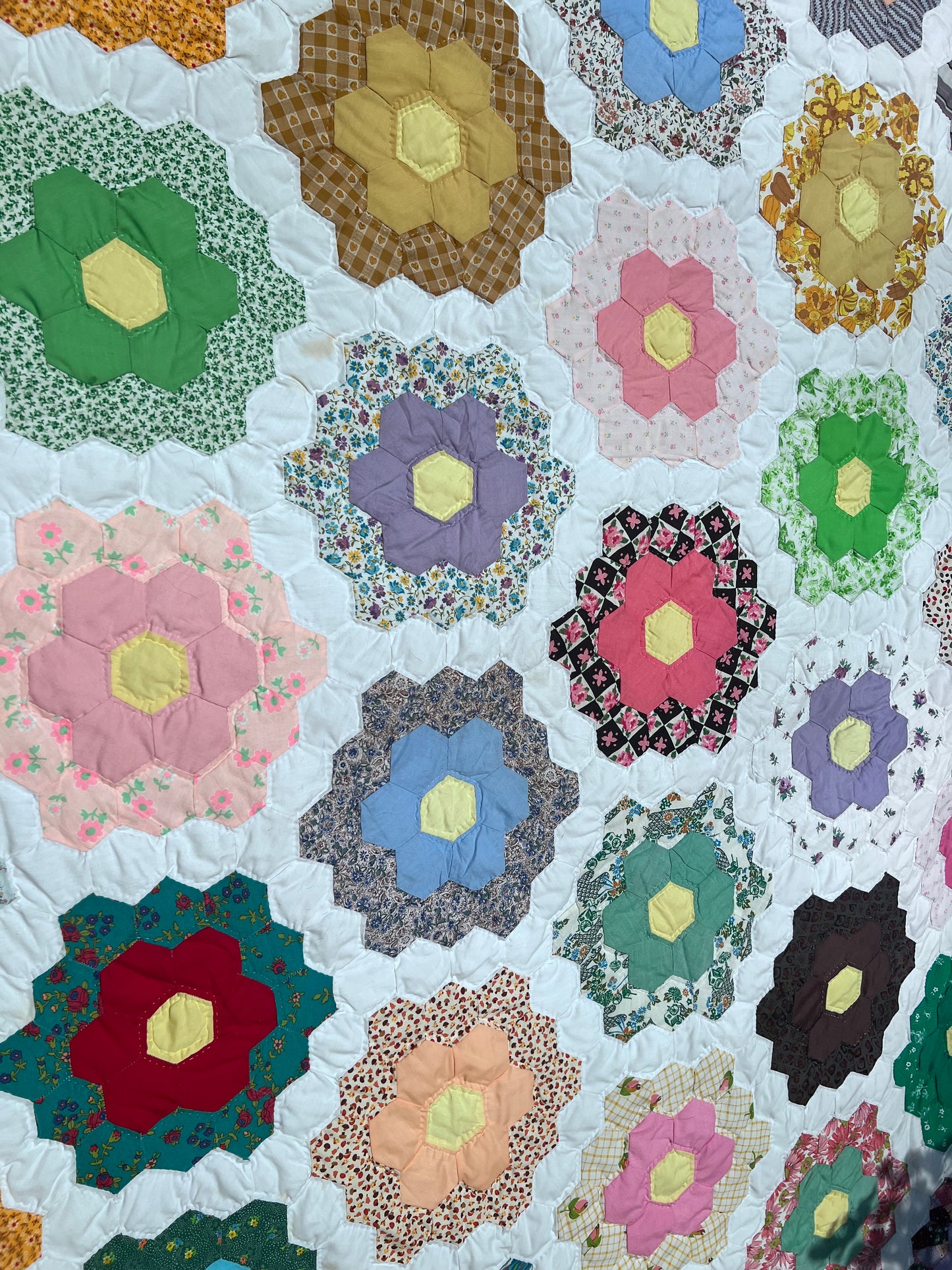 Exceptional Grandmother's Flower Garden quilt, one of the most beloved traditional American quilt patterns