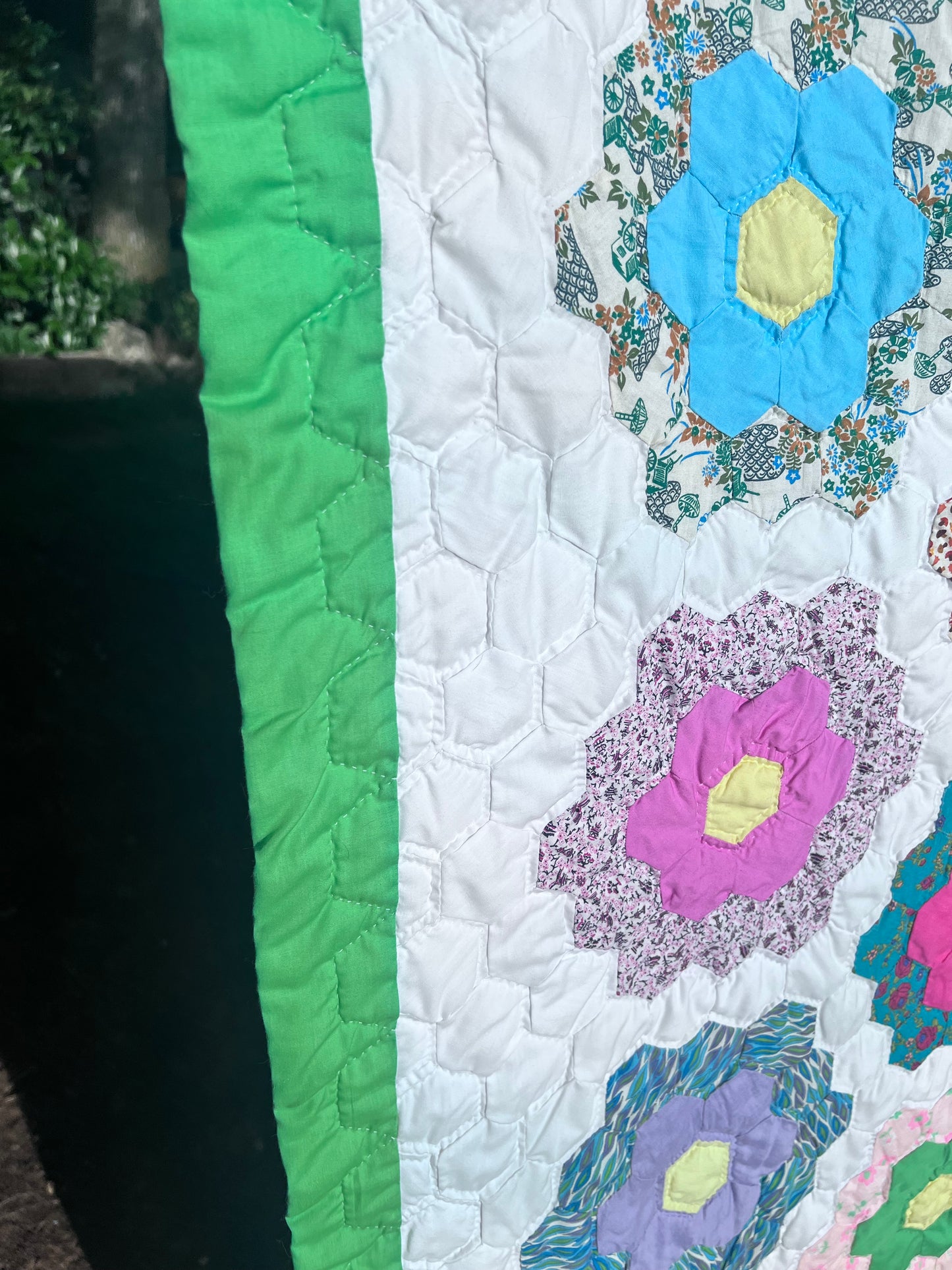 Exceptional Grandmother's Flower Garden quilt, one of the most beloved traditional American quilt patterns
