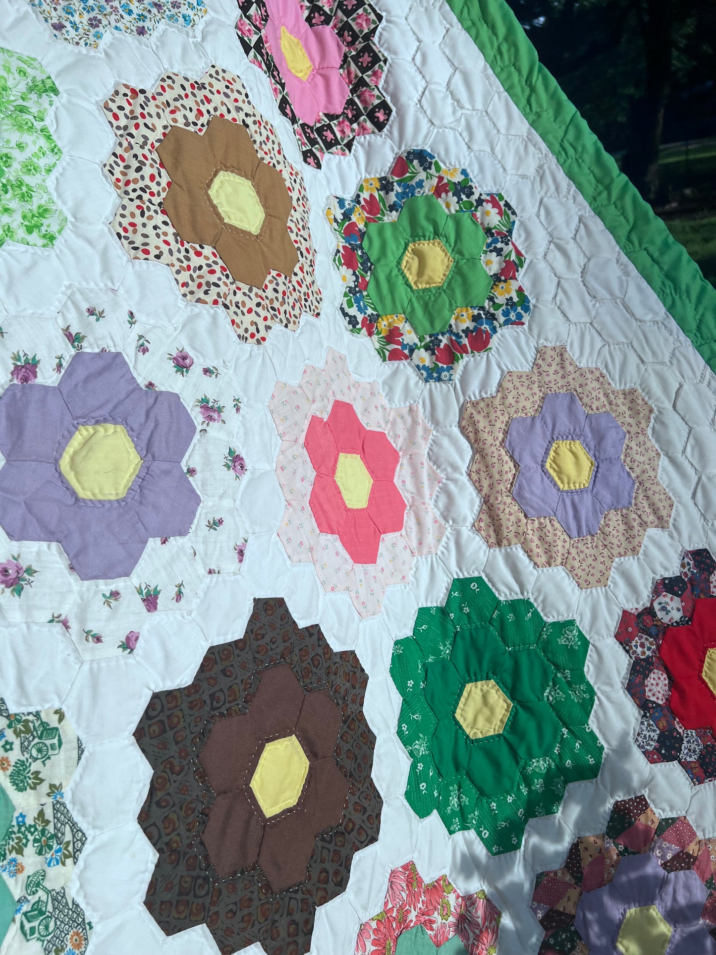 Exceptional Grandmother's Flower Garden quilt, one of the most beloved traditional American quilt patterns