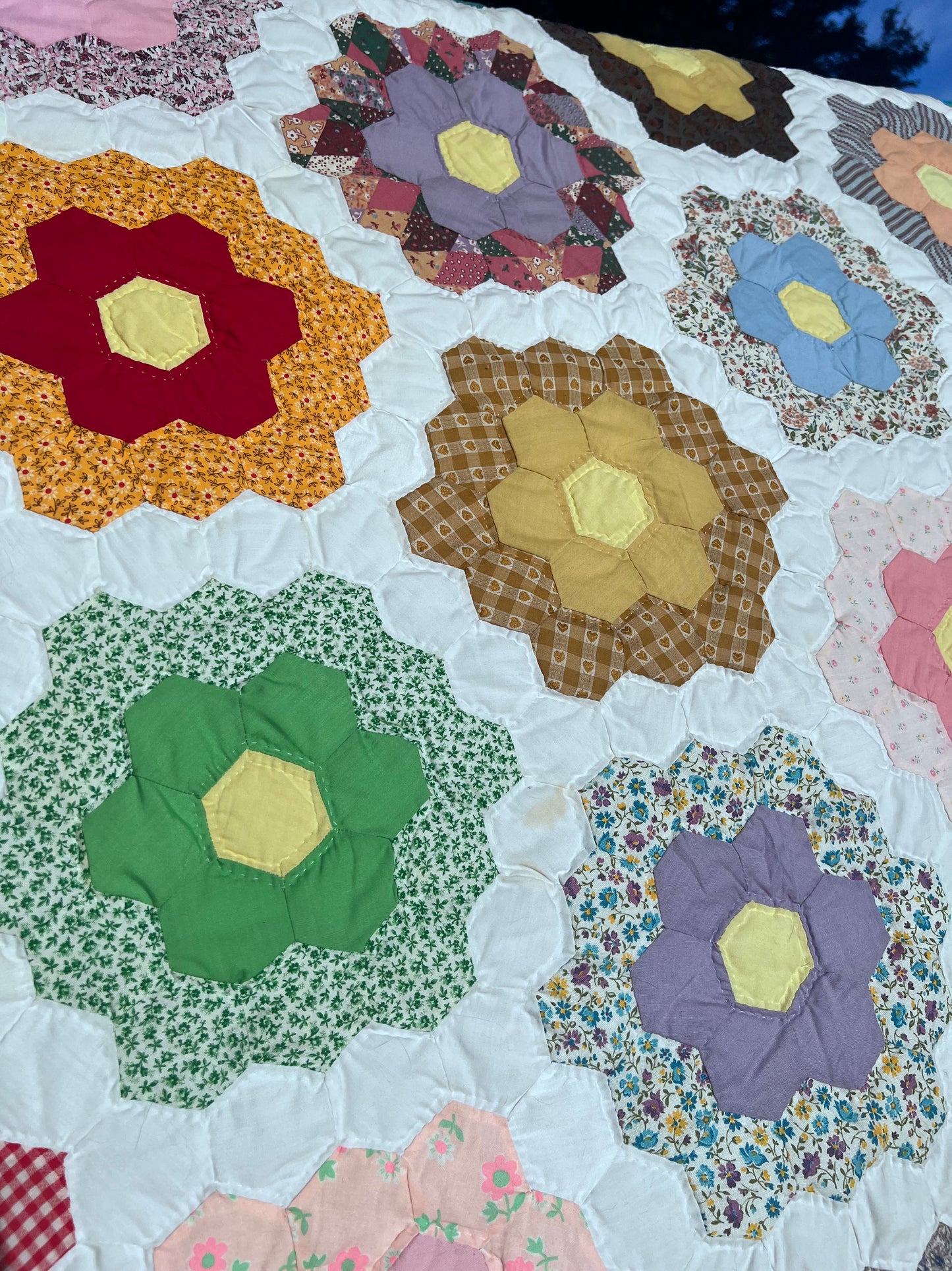 Exceptional Grandmother's Flower Garden quilt, one of the most beloved traditional American quilt patterns