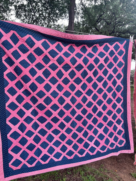 Graphic vintage quilt featuring a classic traditional pattern known as the Burgoyne Surrounded, Lattice, Trellis