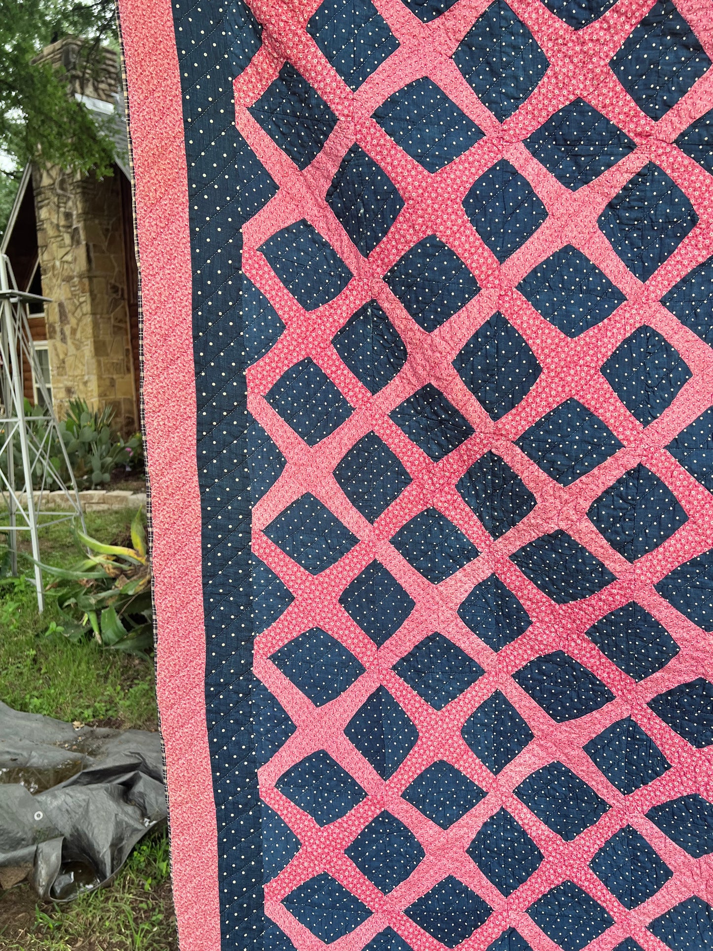 Graphic vintage quilt featuring a classic traditional pattern known as the Burgoyne Surrounded, Lattice, Trellis