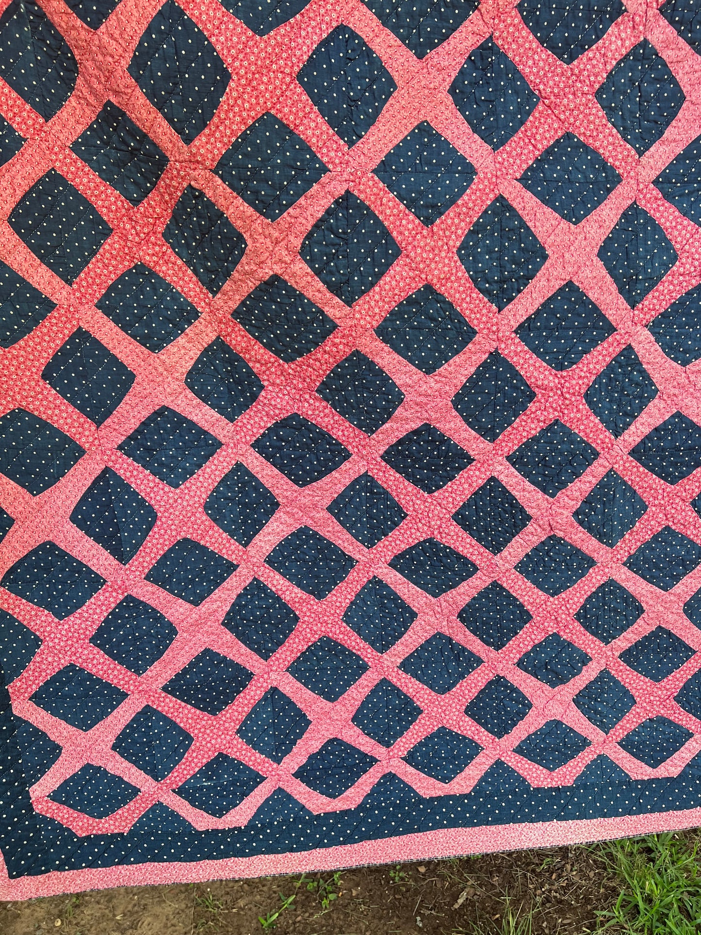 Graphic vintage quilt featuring a classic traditional pattern known as the Burgoyne Surrounded, Lattice, Trellis