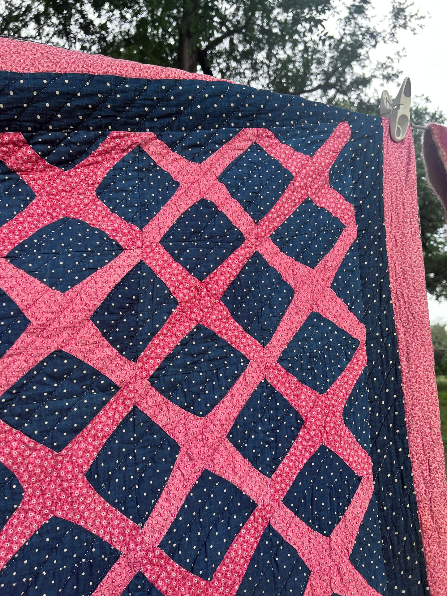 Graphic vintage quilt featuring a classic traditional pattern known as the Burgoyne Surrounded, Lattice, Trellis