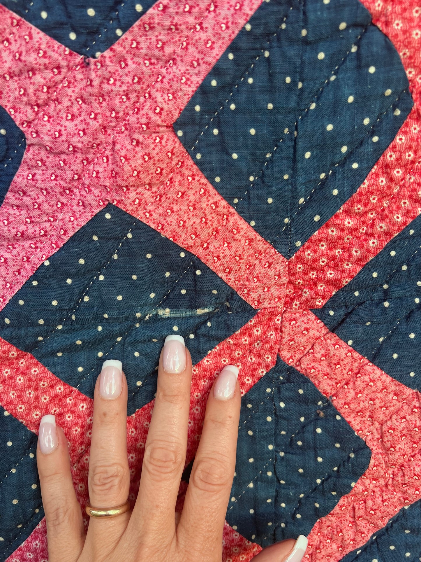 Graphic vintage quilt featuring a classic traditional pattern known as the Burgoyne Surrounded, Lattice, Trellis