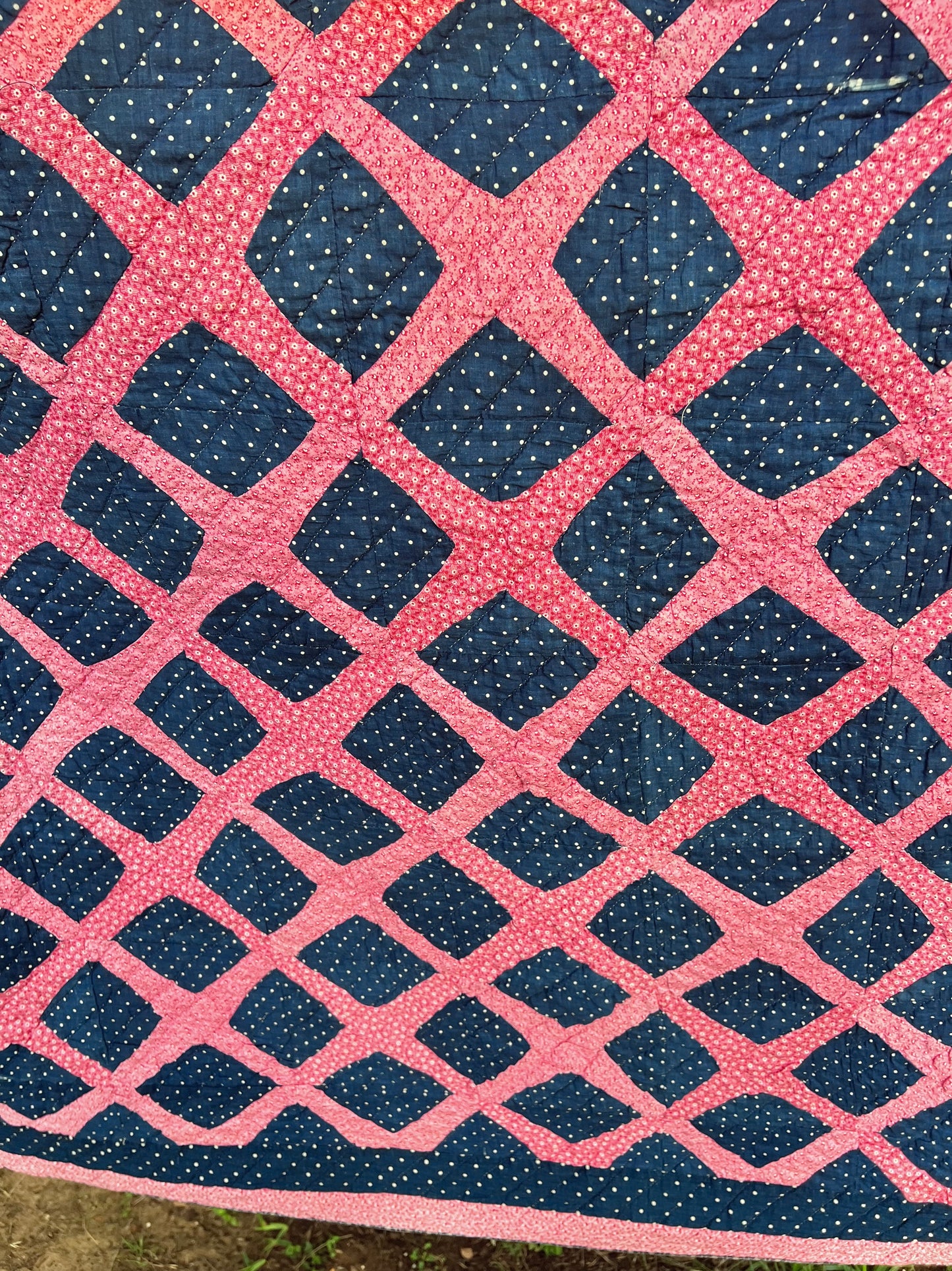 Graphic vintage quilt featuring a classic traditional pattern known as the Burgoyne Surrounded, Lattice, Trellis