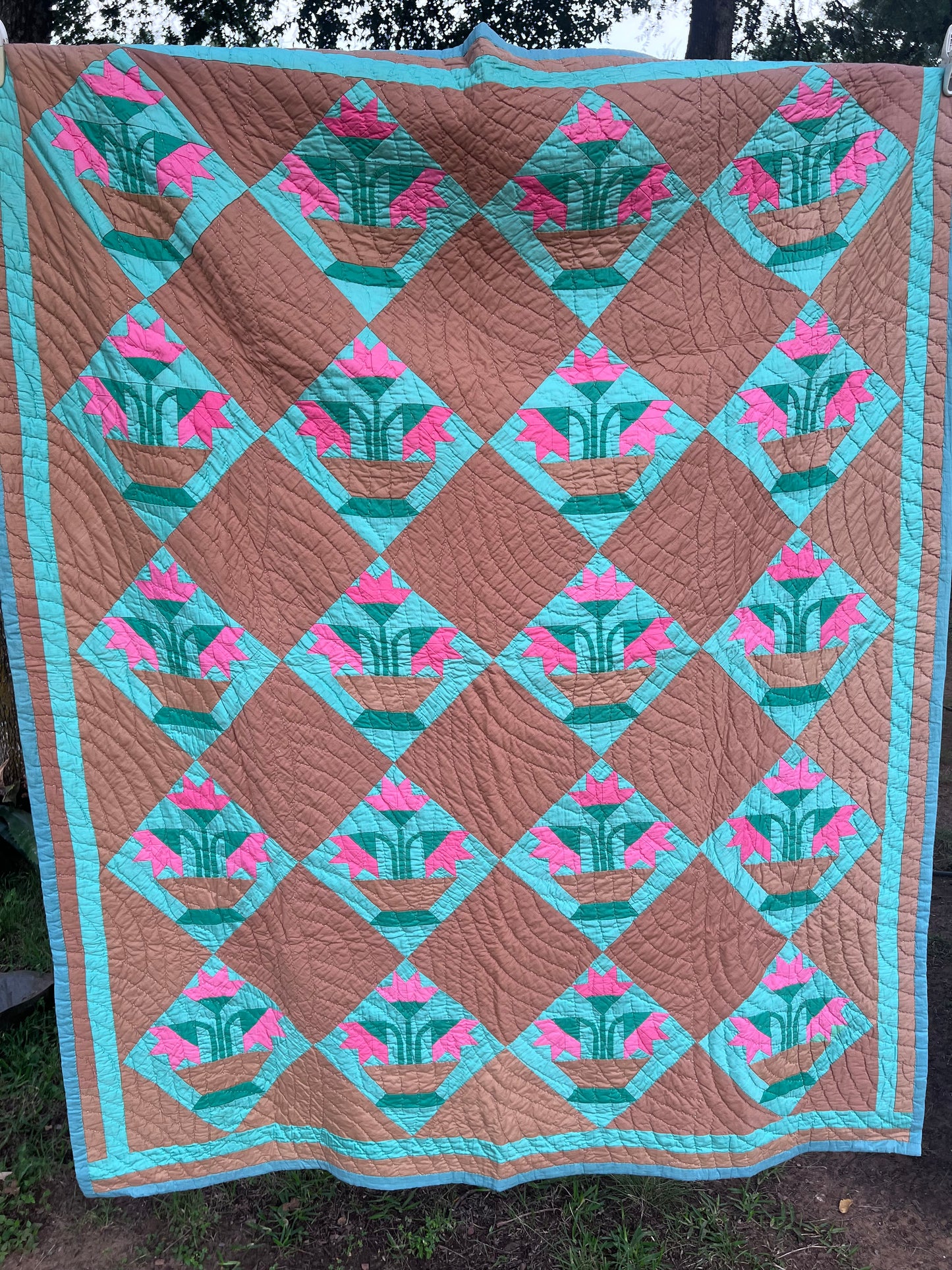 Depression Era Flower Pot, Carolina Lilly or Tulips Vintage Immaculate Quilt