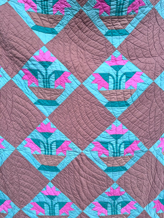Depression Era Flower Pot, Carolina Lilly or Tulips Vintage Immaculate Quilt