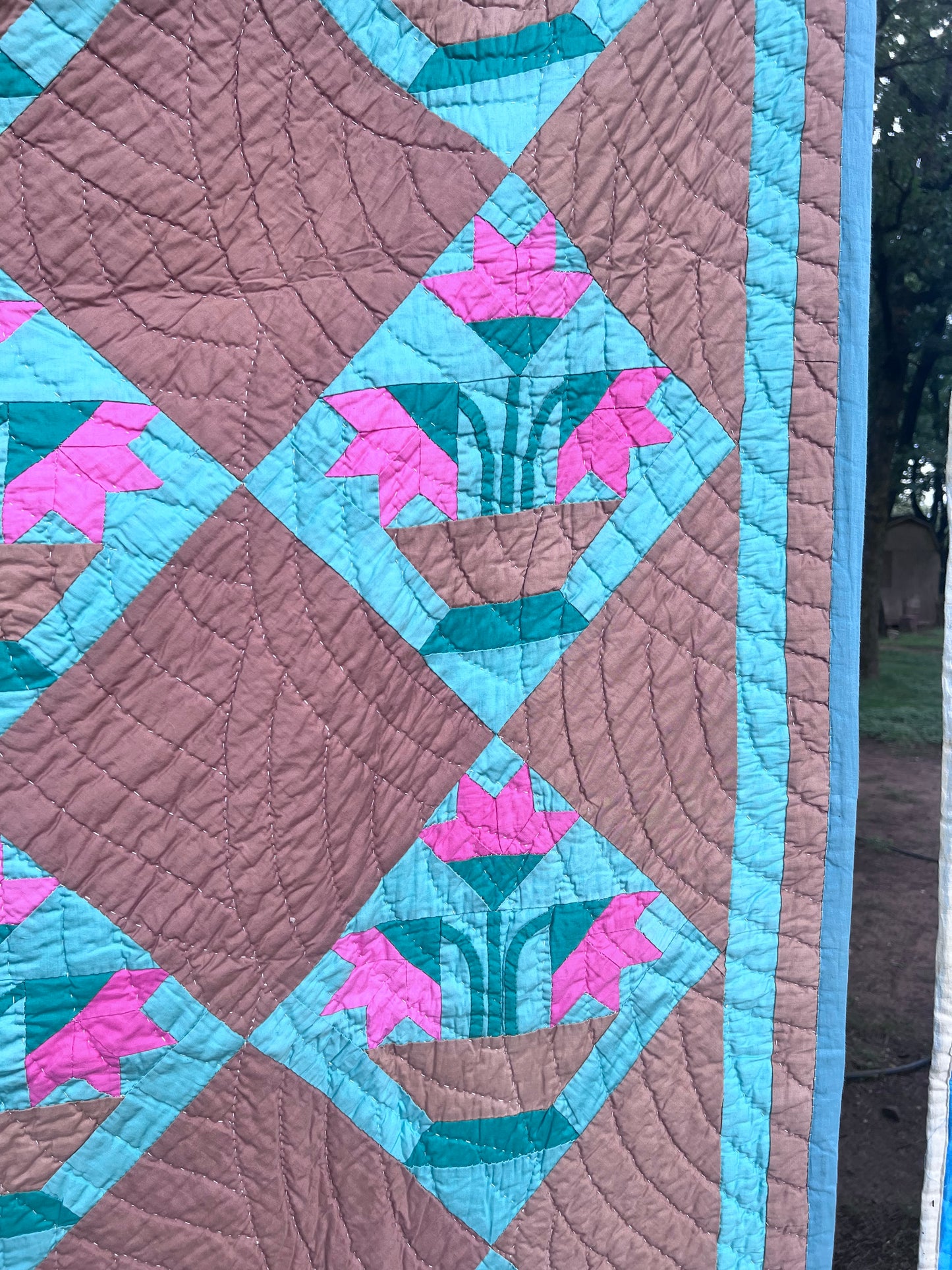 Depression Era Flower Pot, Carolina Lilly or Tulips Vintage Immaculate Quilt
