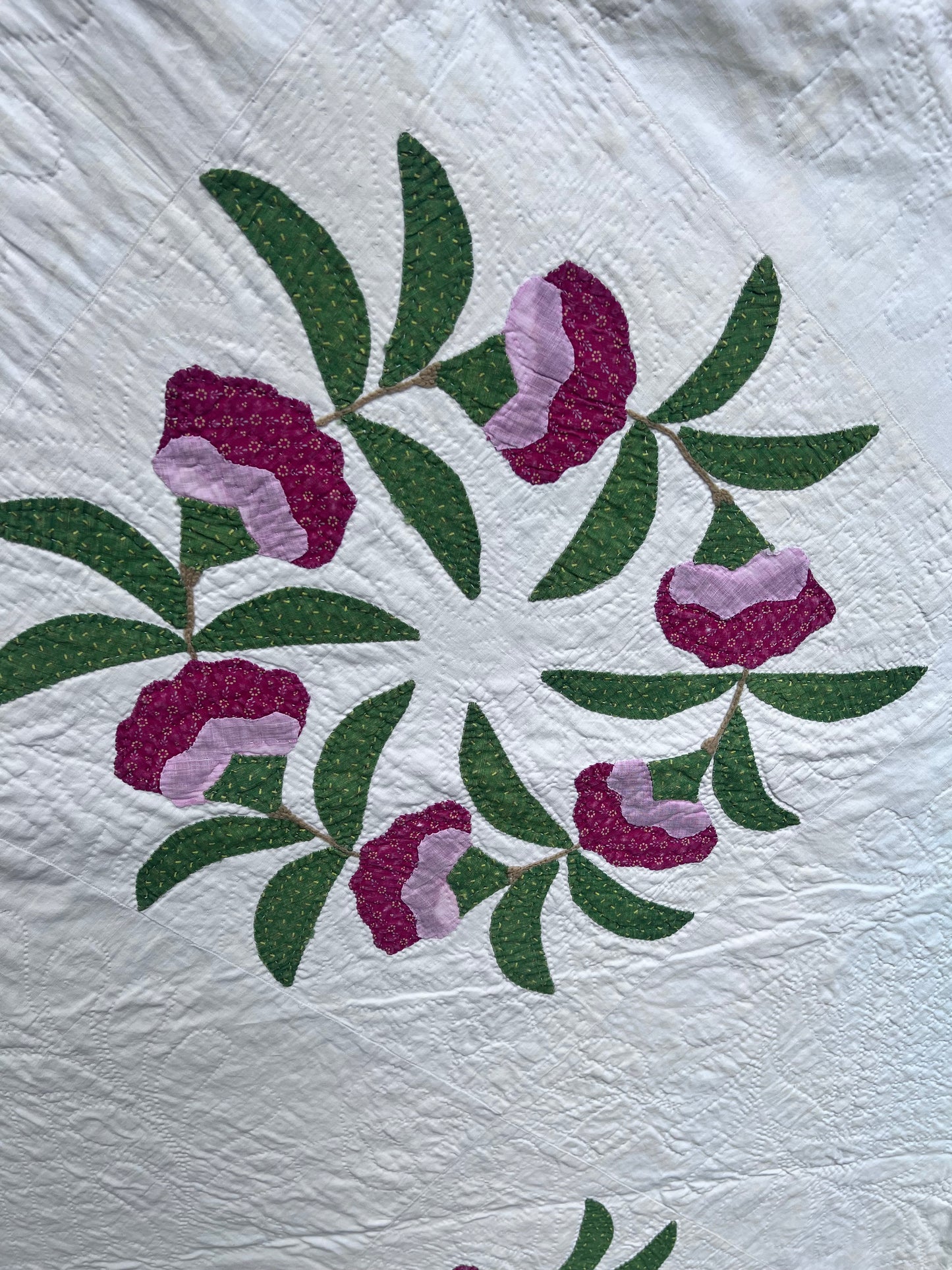 Rose of Sharon or Coxcomb Wreath, w/ a classic serpentine vine border - Kansas City Quilt Project Antique Quilt