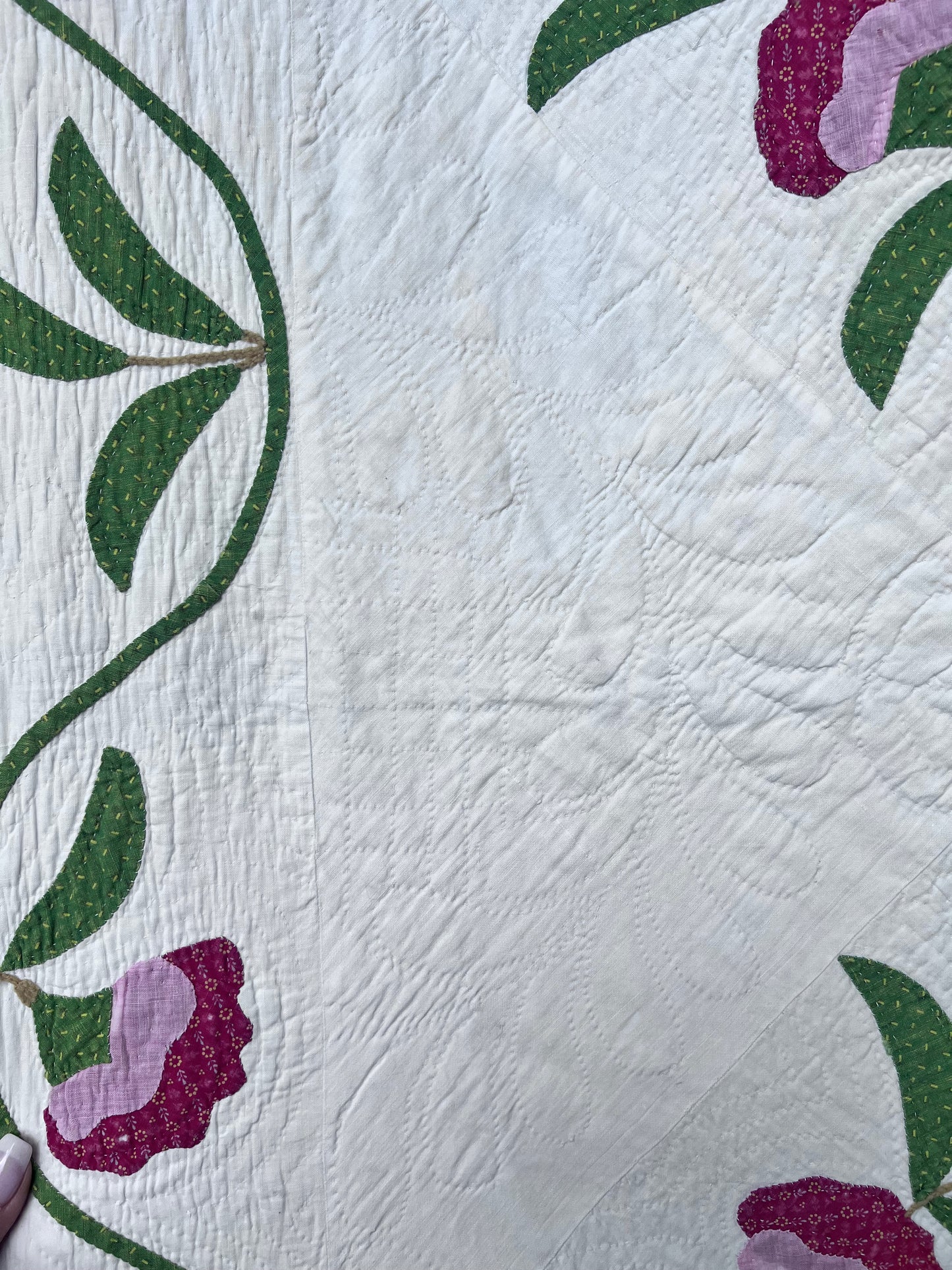 Rose of Sharon or Coxcomb Wreath, w/ a classic serpentine vine border - Kansas City Quilt Project Antique Quilt
