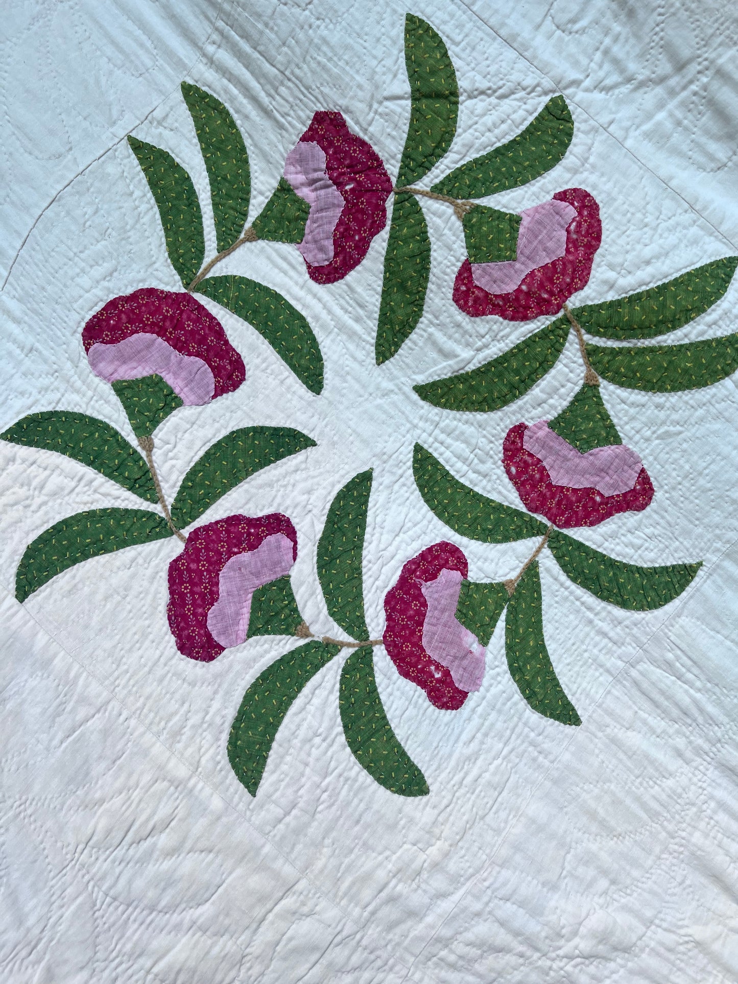 Rose of Sharon or Coxcomb Wreath, w/ a classic serpentine vine border - Kansas City Quilt Project Antique Quilt