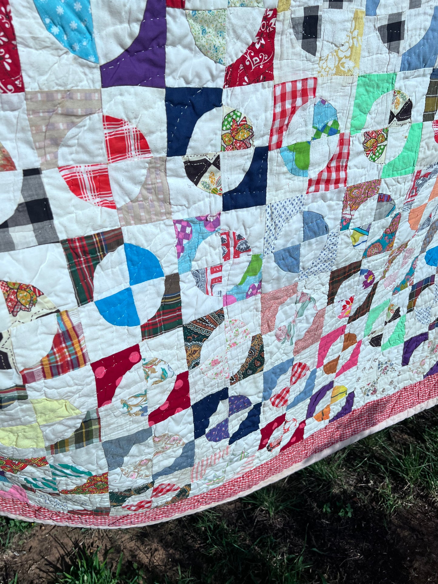Very unique Drunkards Path Vintage Quilt, Bold Calicos, Vibrant Display