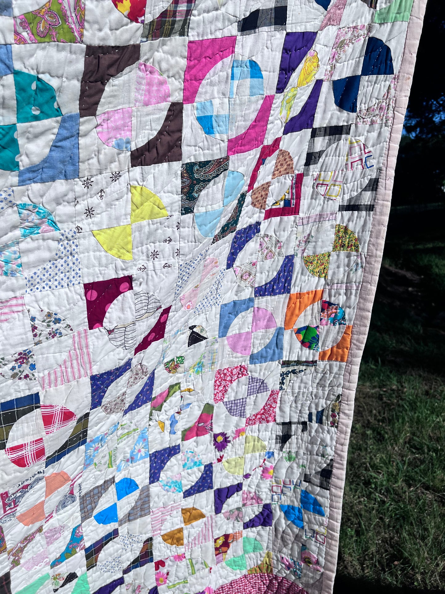 Very unique Drunkards Path Vintage Quilt, Bold Calicos, Vibrant Display