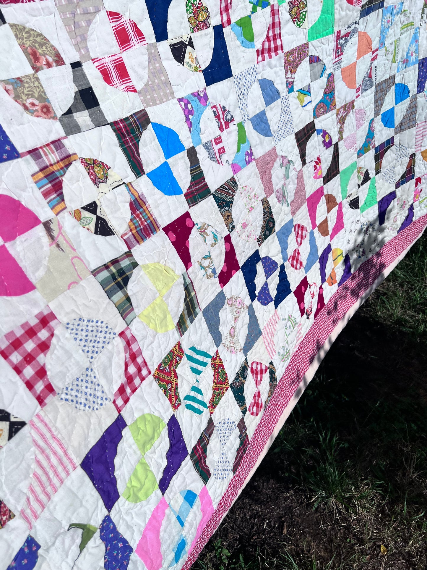 Very unique Drunkards Path Vintage Quilt, Bold Calicos, Vibrant Display