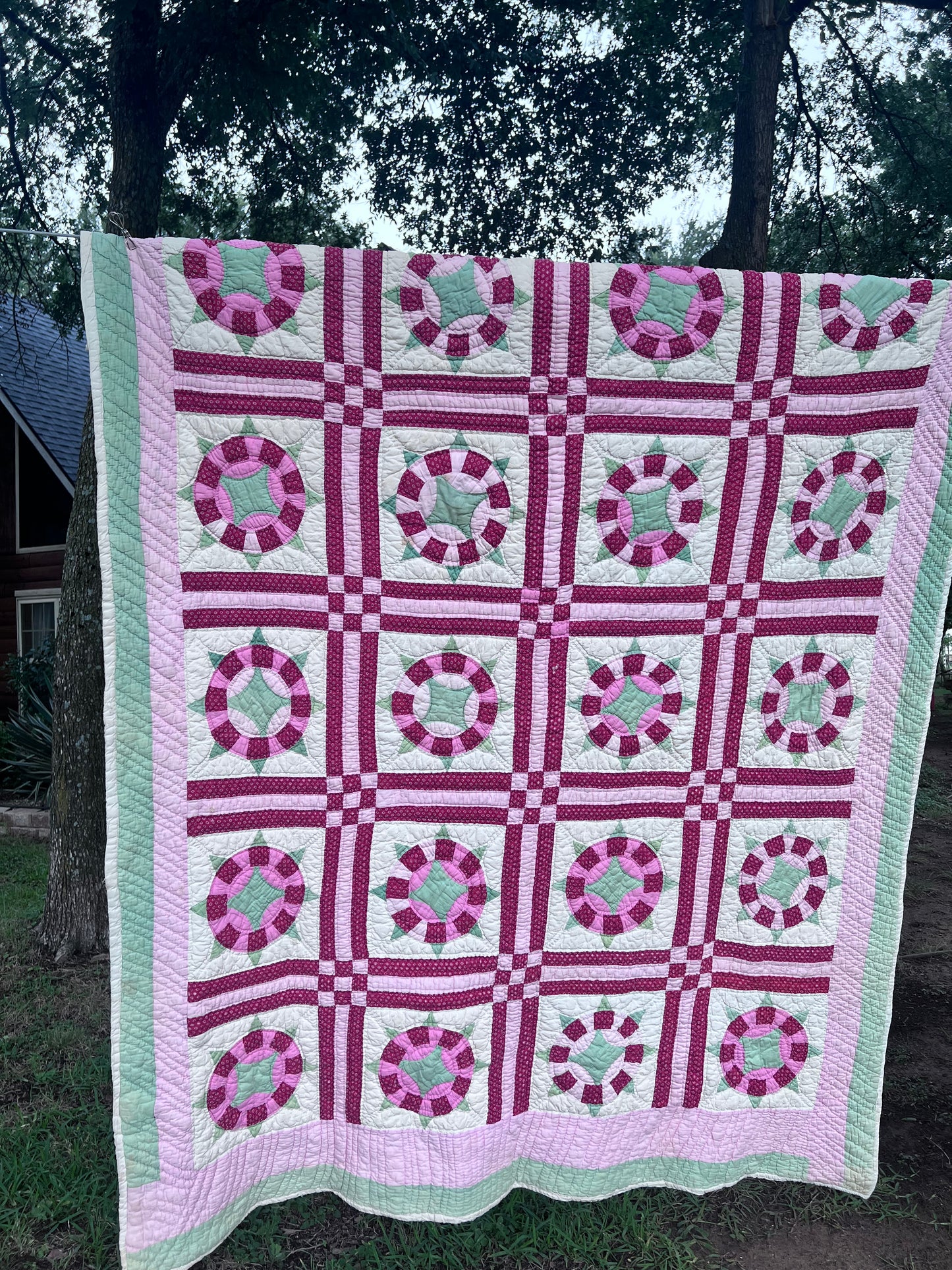 Spectacular vintage piece featuring Sunflower or Isolated Pickle Dish Vintage Quilt