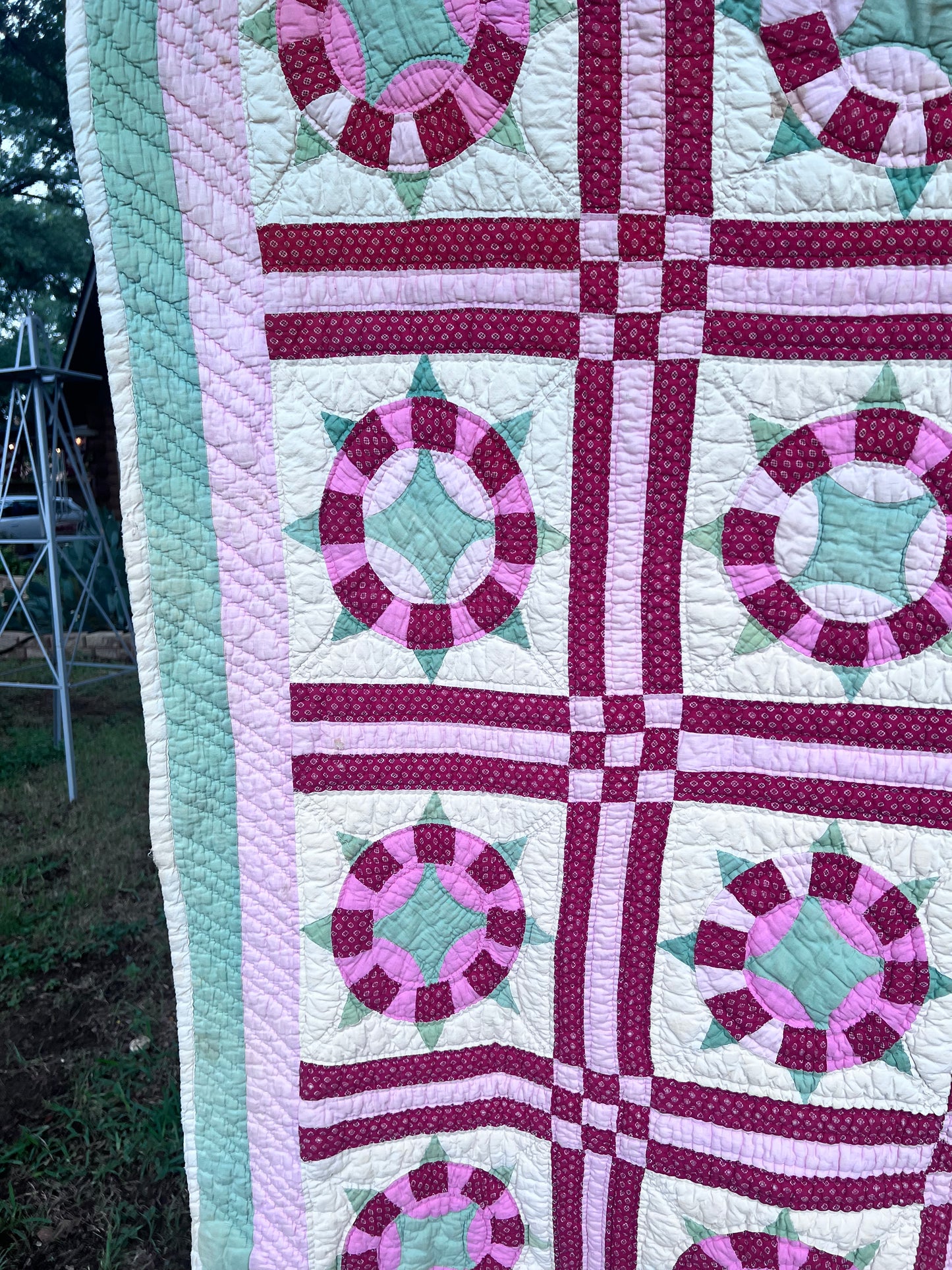 Spectacular vintage piece featuring Sunflower or Isolated Pickle Dish Vintage Quilt