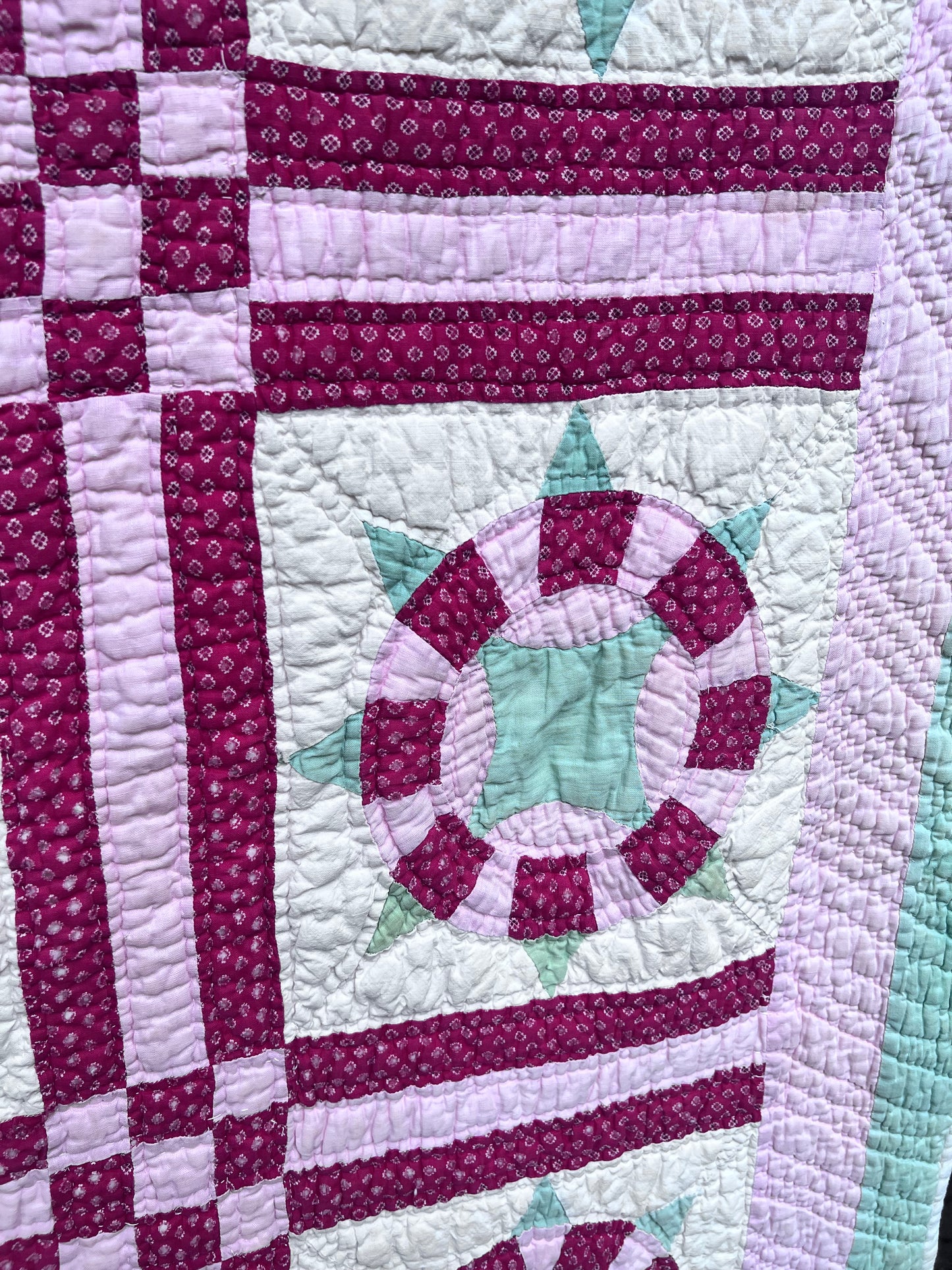 Spectacular vintage piece featuring Sunflower or Isolated Pickle Dish Vintage Quilt