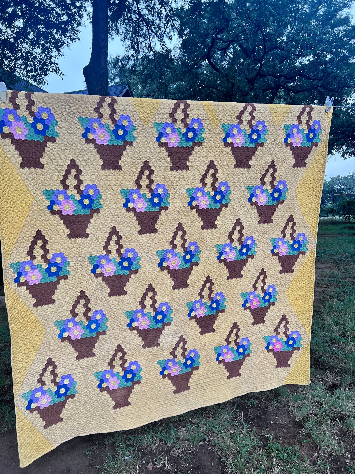 Masterpiece Vintage Grandmother's Flower Garden Basket Vintage Quilt