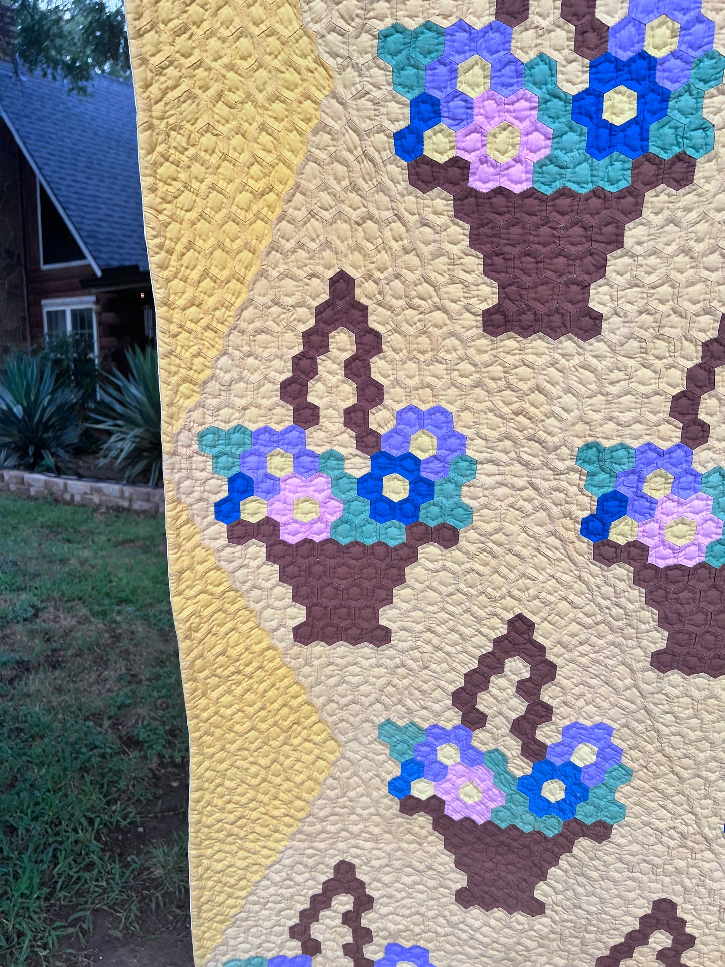 Masterpiece Vintage Grandmother's Flower Garden Basket Vintage Quilt