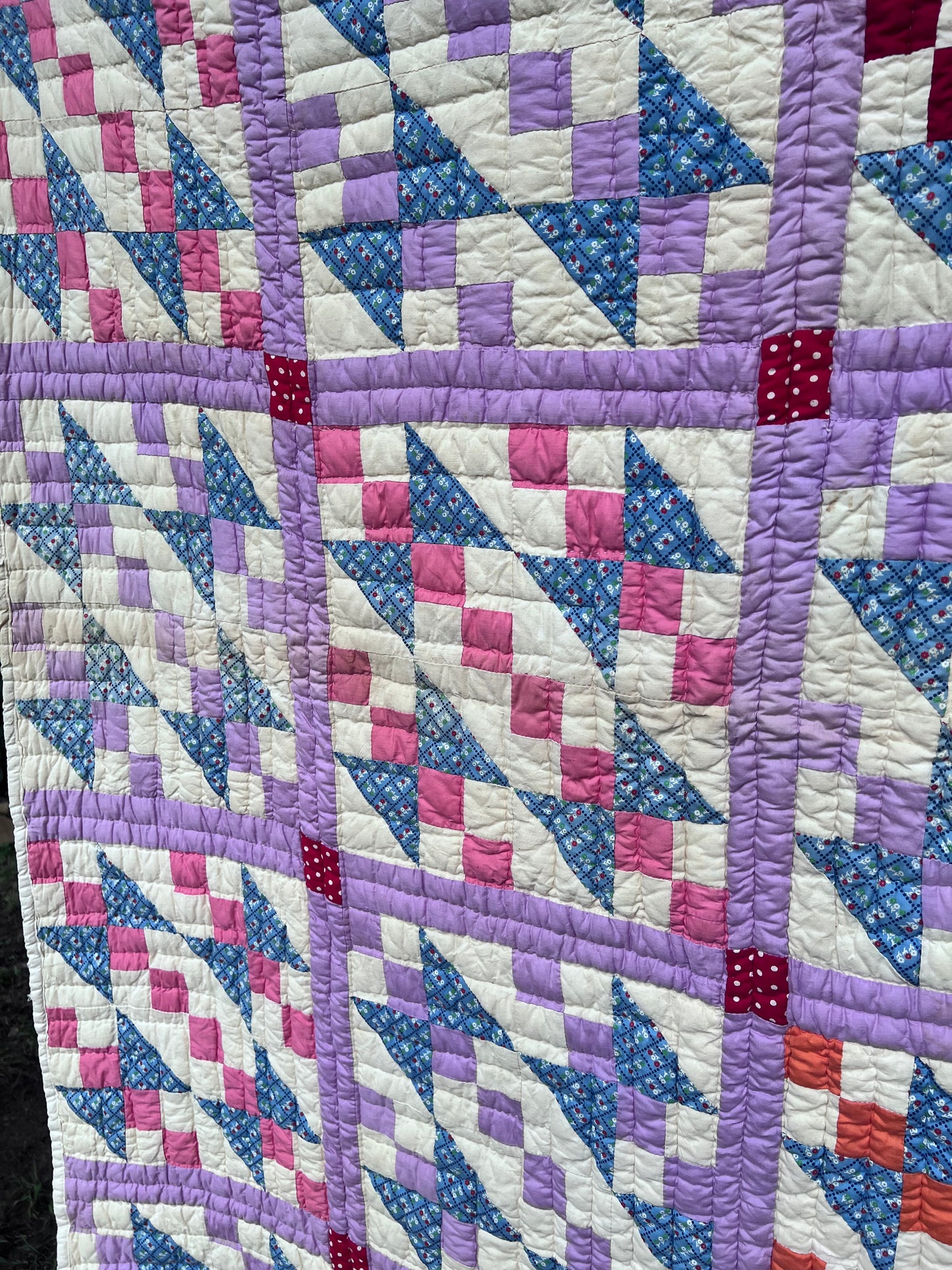 Highly traditional quilt - the Jacob's Ladder, Stepping Stones or Trail of the Covered Wagon Vintage Quilt