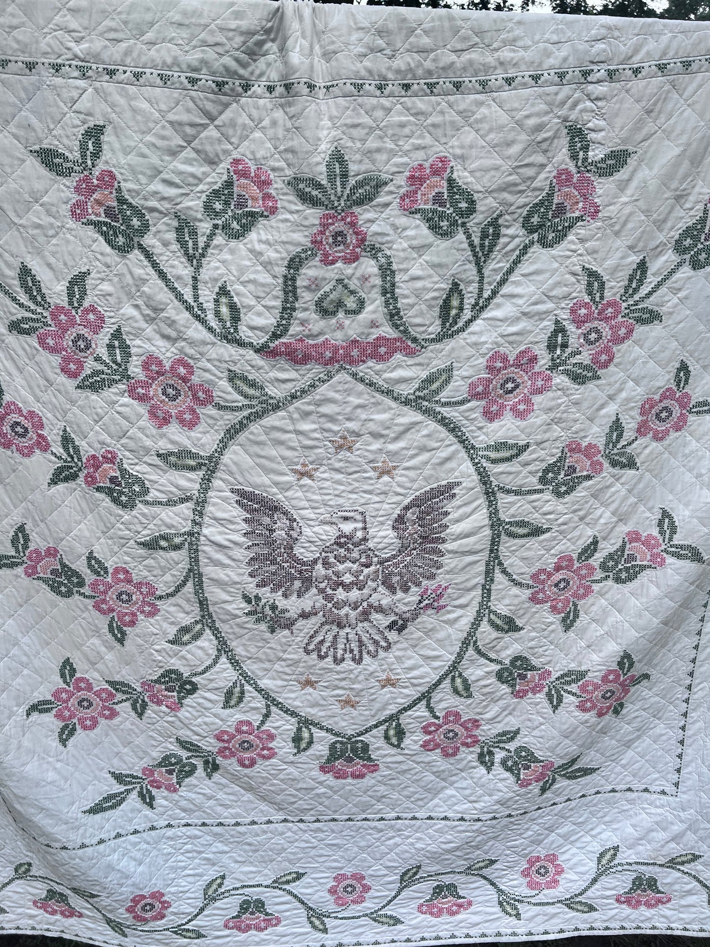 Glorious piece of America! Beautiful Hand Stitched Federal Eagle Vintage Quilt