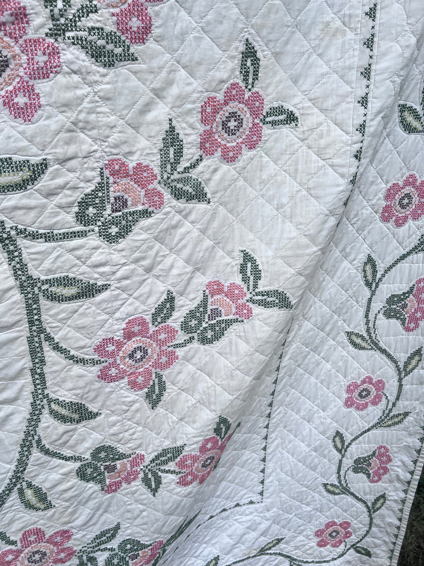 Glorious piece of America! Beautiful Hand Stitched Federal Eagle Vintage Quilt