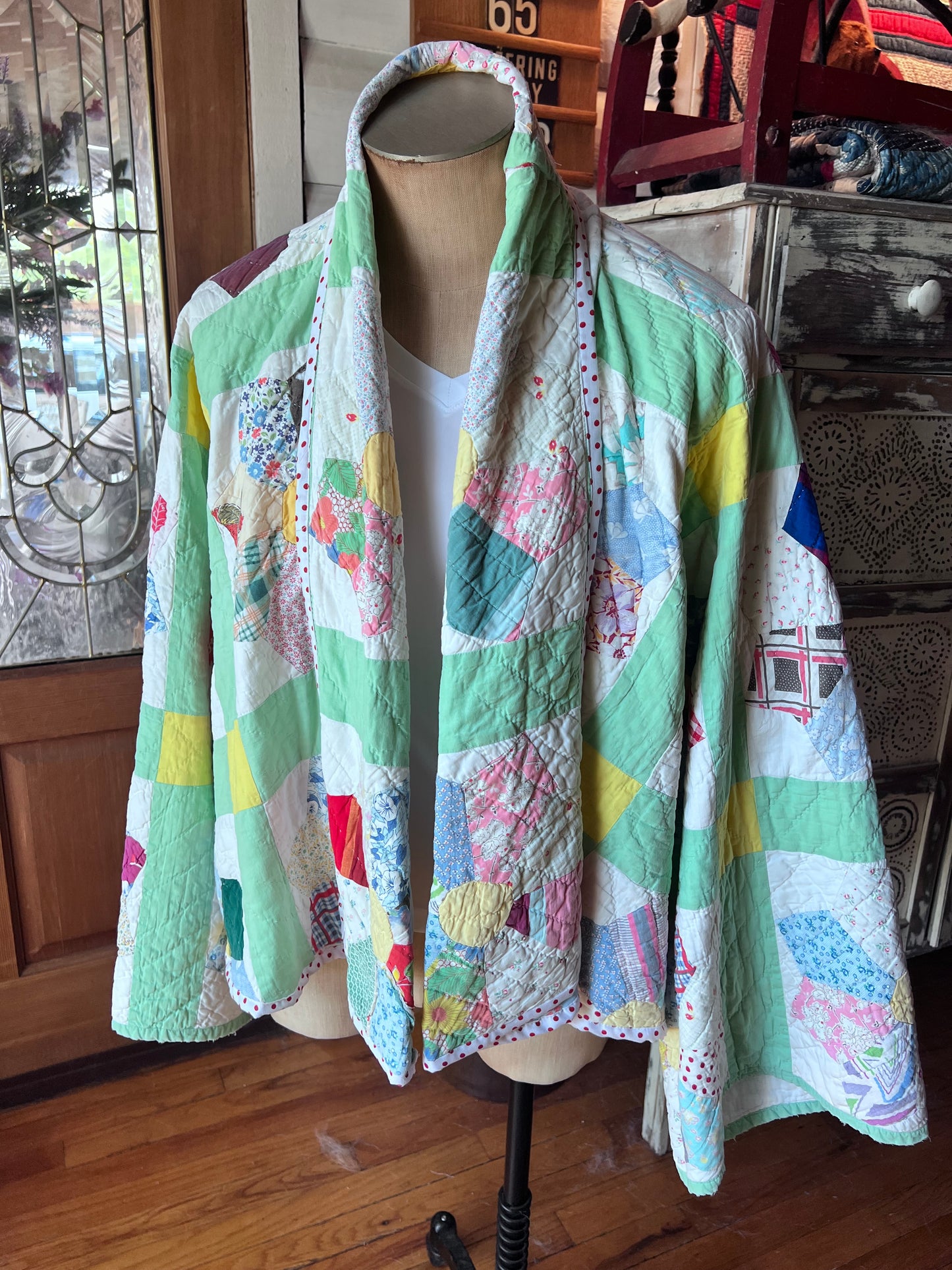 Beautiful Dresden Plate Handstitched Quilt Created in our Lucy Design Jacket