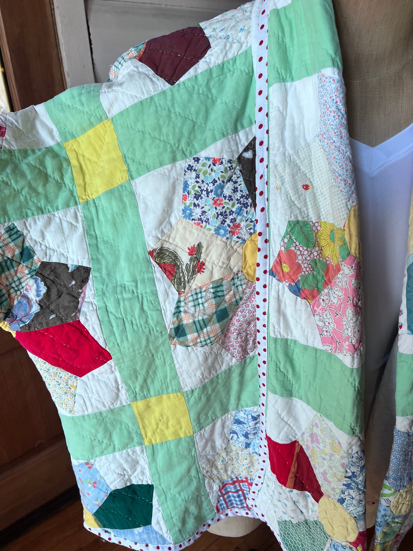 Beautiful Dresden Plate Handstitched Quilt Created in our Lucy Design Jacket