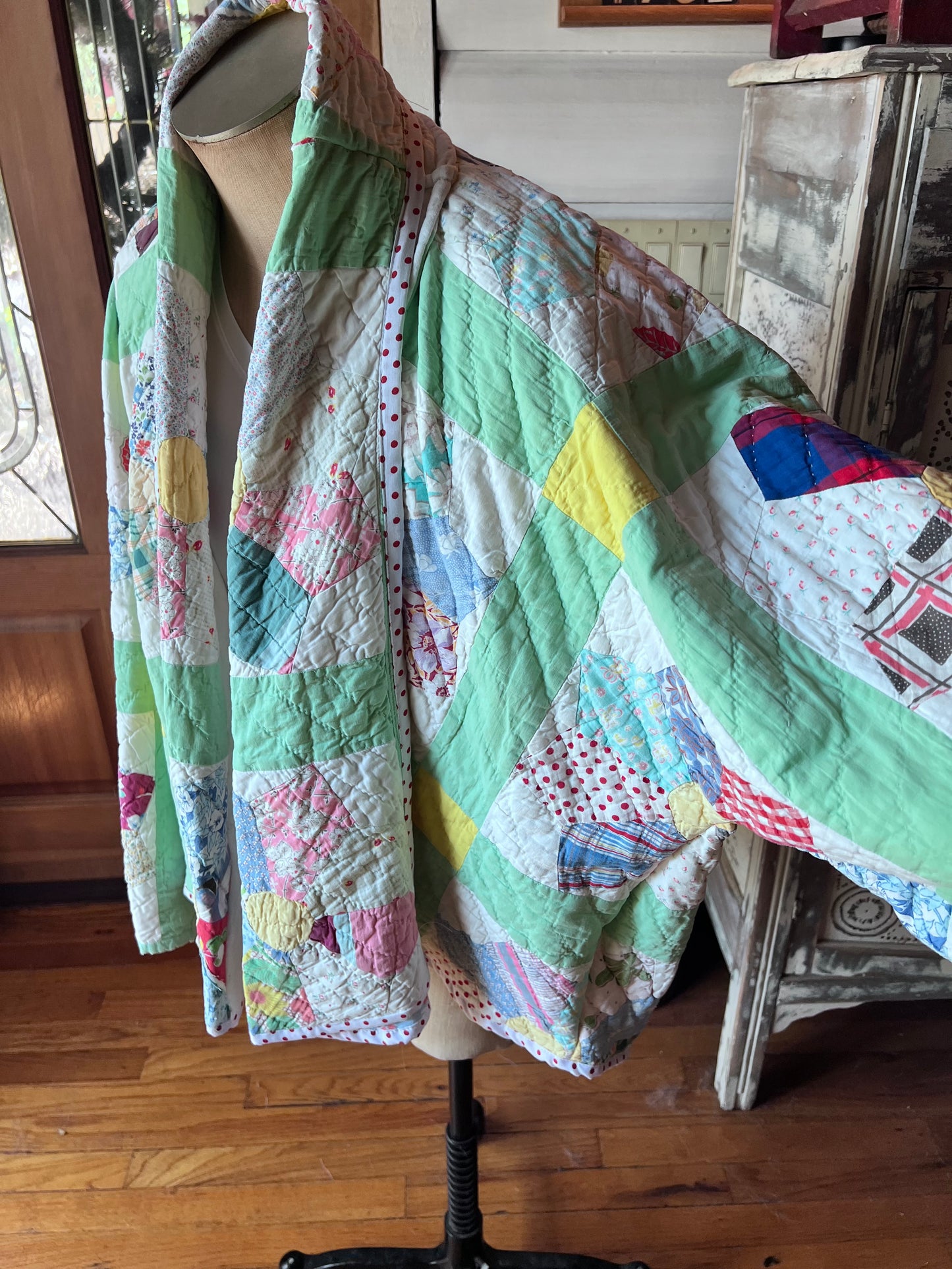 Beautiful Dresden Plate Handstitched Quilt Created in our Lucy Design Jacket