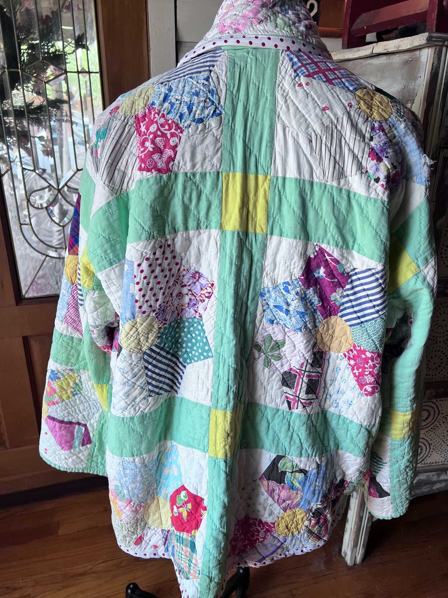 Beautiful Dresden Plate Handstitched Quilt Created in our Lucy Design Jacket