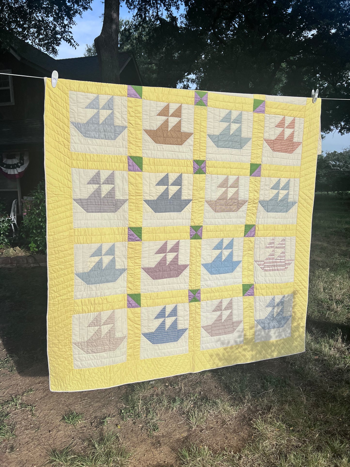 Delightful Vintage Sailboat Pristine Quilt - Hand quilted, stitched and bound - Amazing!