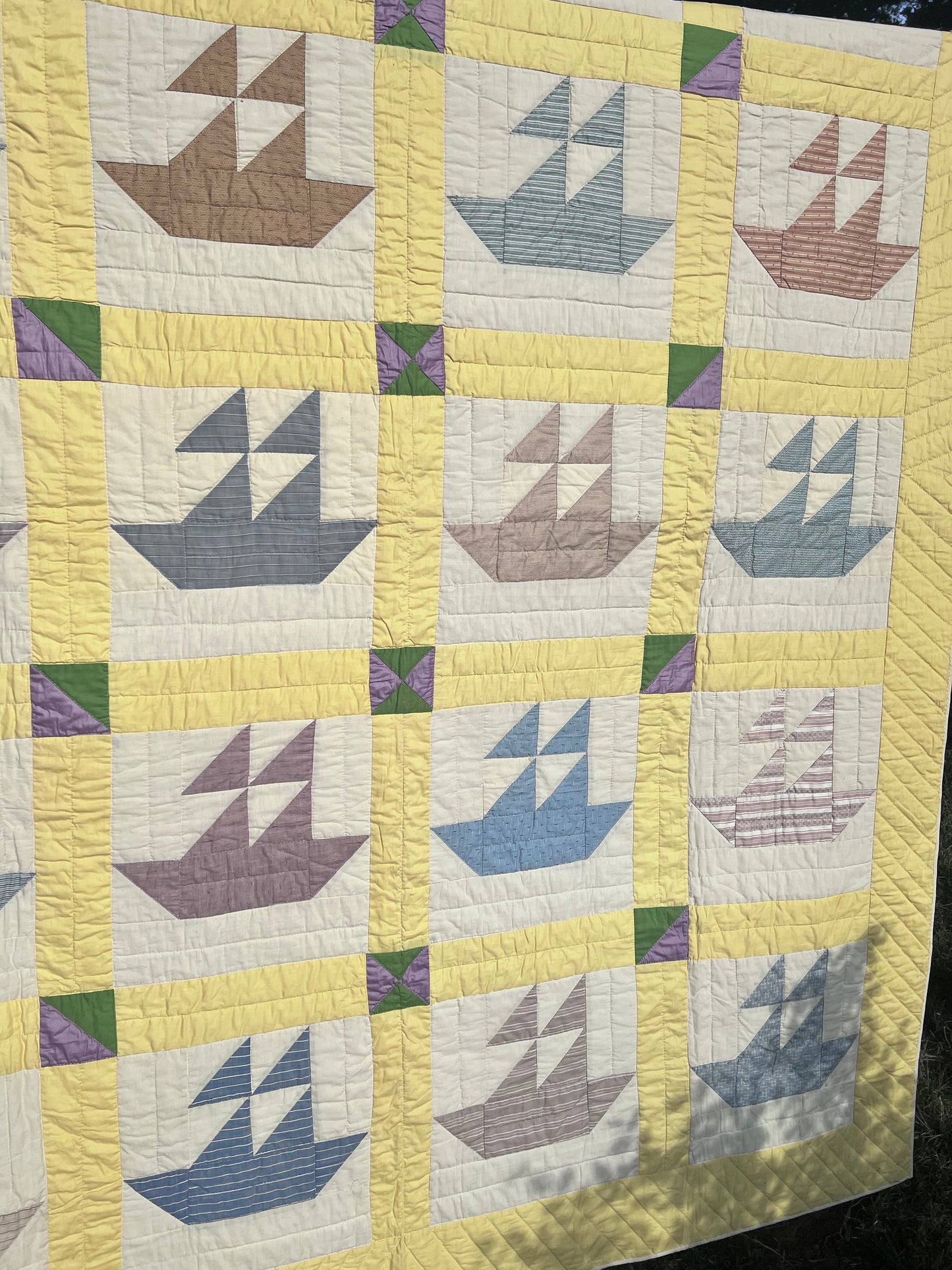 Delightful Vintage Sailboat Pristine Quilt - Hand quilted, stitched and bound - Amazing!