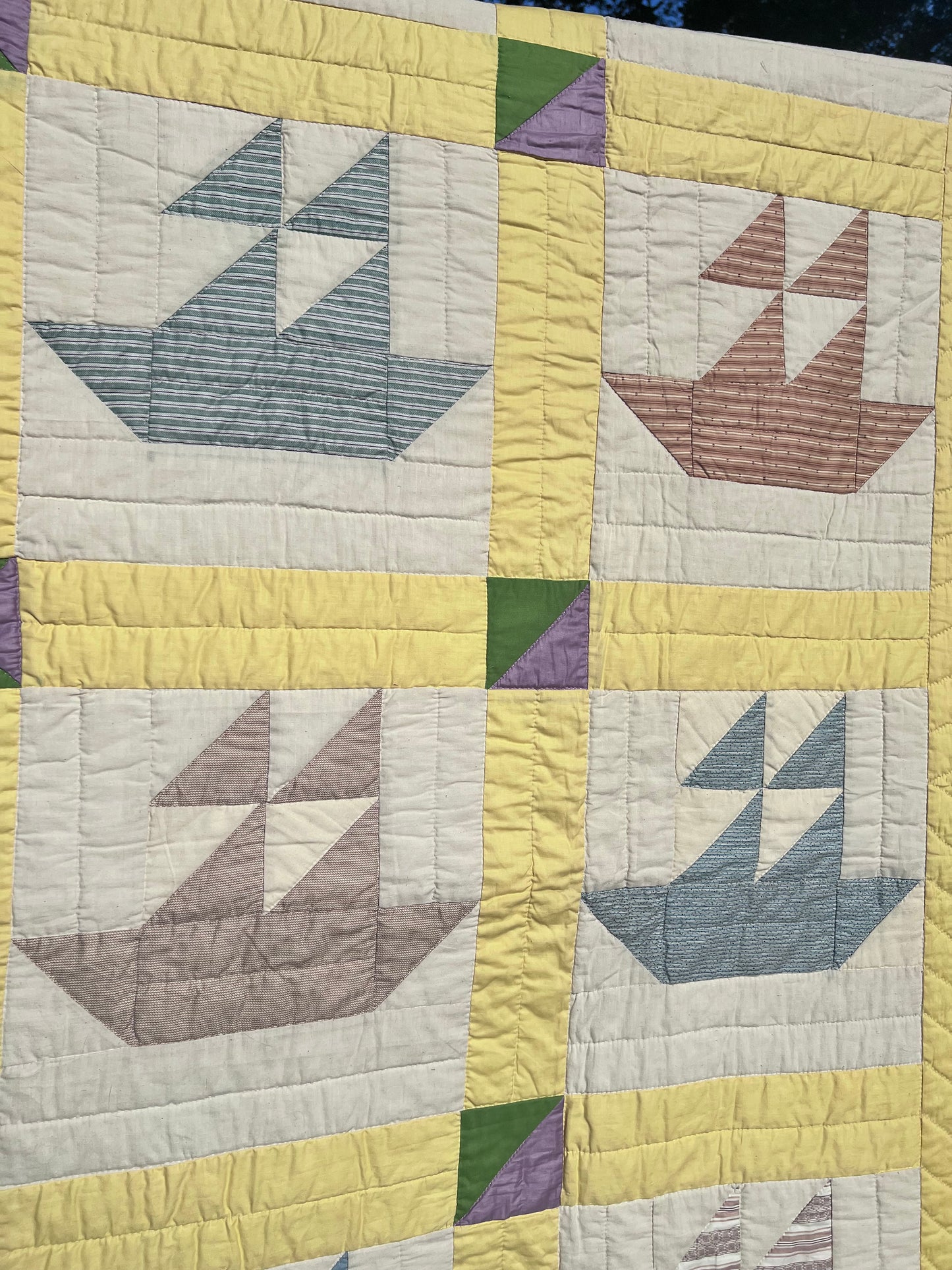 Delightful Vintage Sailboat Pristine Quilt - Hand quilted, stitched and bound - Amazing!