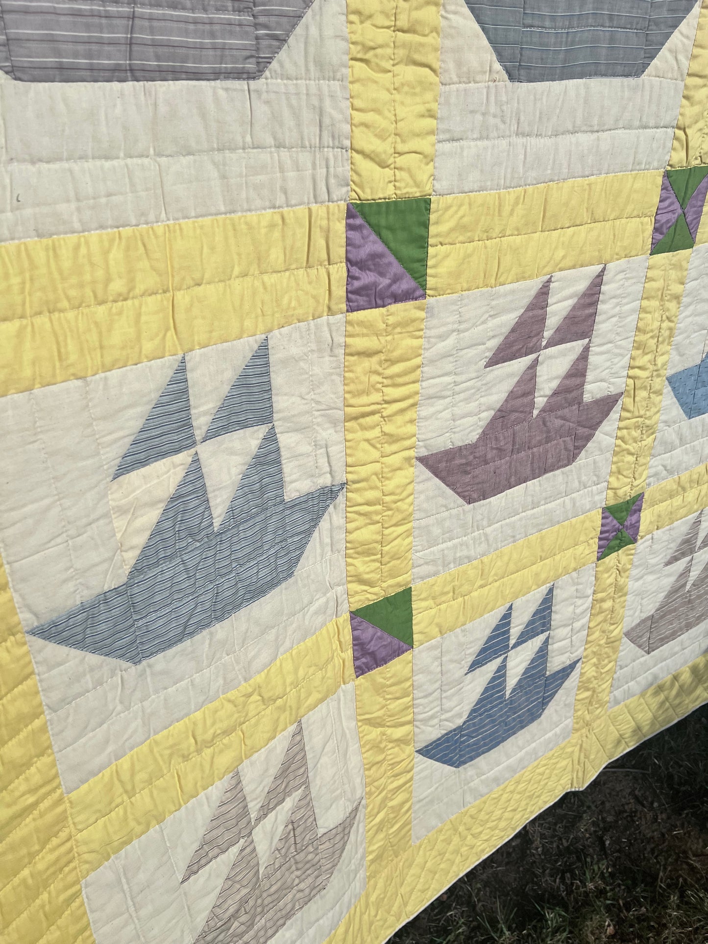Delightful Vintage Sailboat Pristine Quilt - Hand quilted, stitched and bound - Amazing!