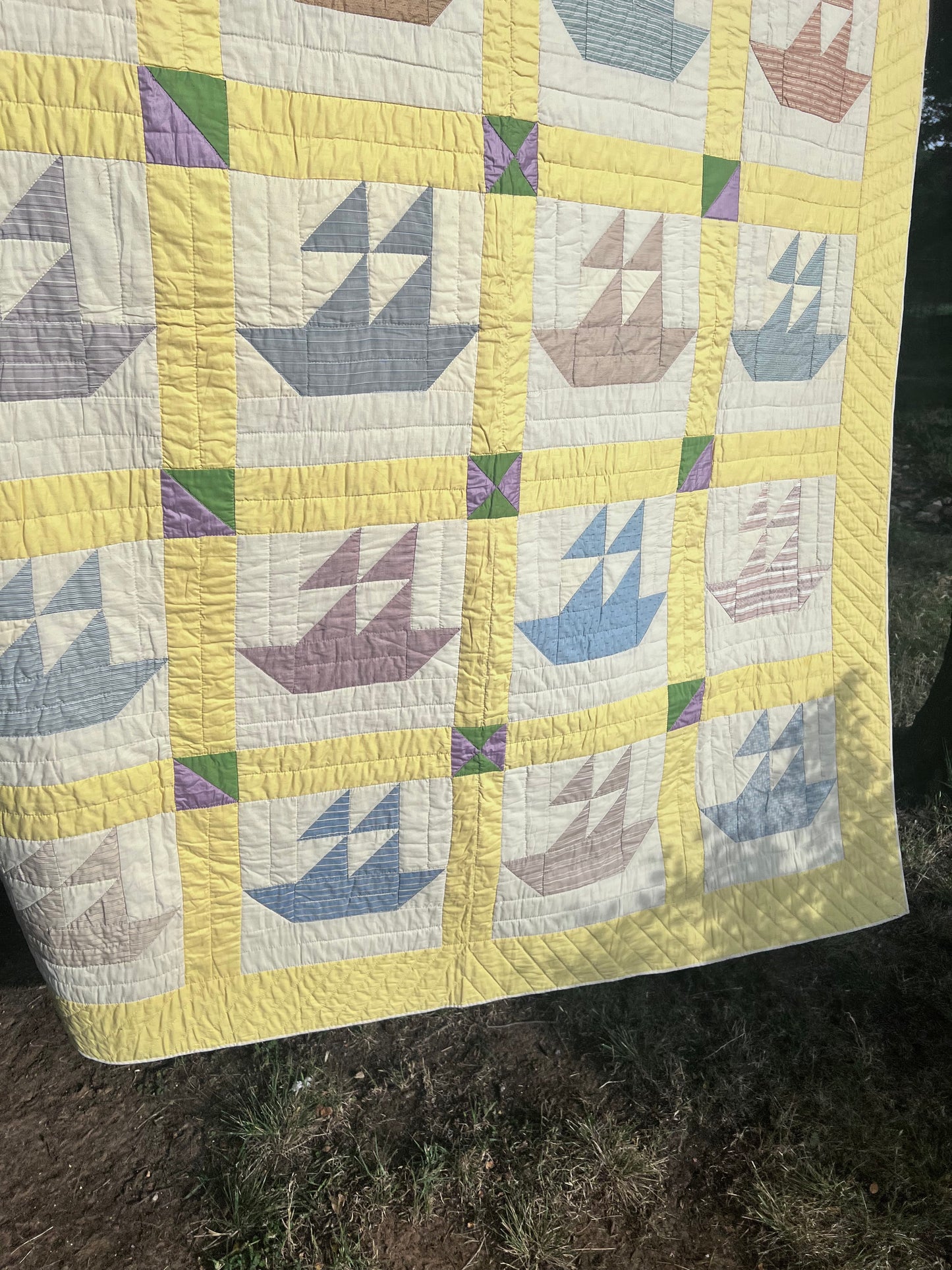 Delightful Vintage Sailboat Pristine Quilt - Hand quilted, stitched and bound - Amazing!